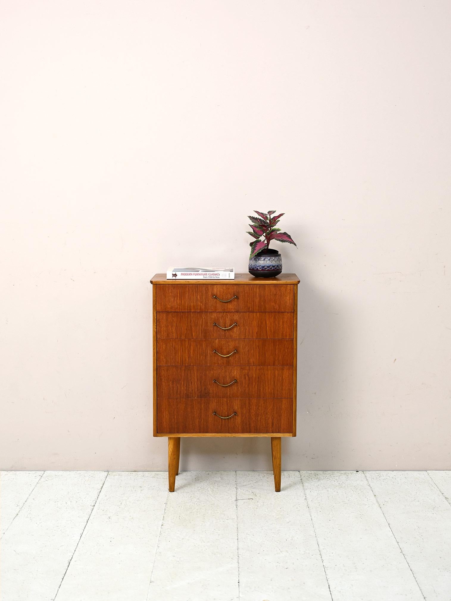Vintage Scandinavian chest of drawers with 4 drawers.

This elegant and small piece of furniture is ideal for use as an entryway cabinet or as a bedside table. There are 4 convenient drawers with gilded metal handles, and the profile of the frame,