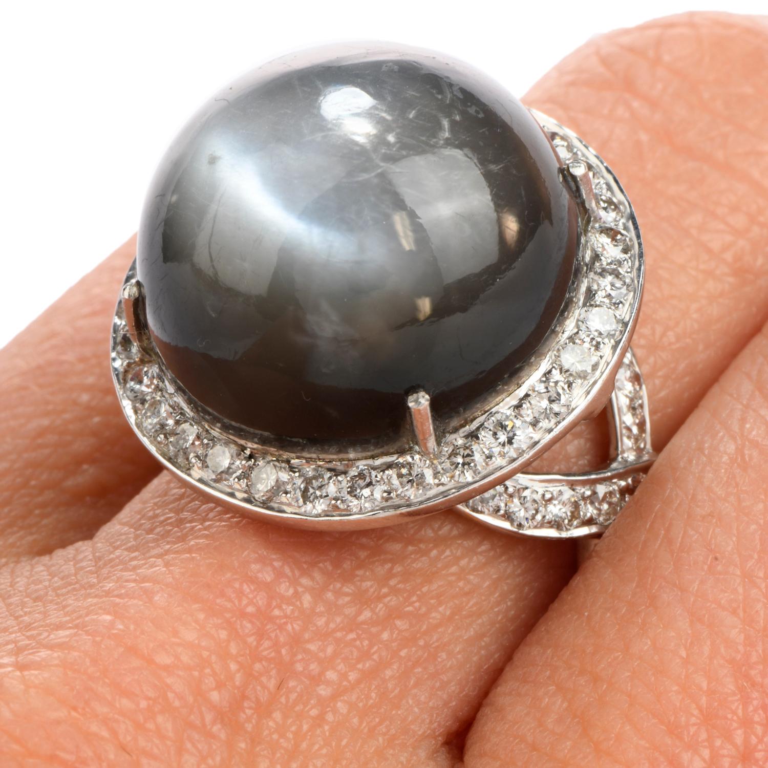 Donna Anello da cocktail con pietra di luna cabochon e diamante in oro 18 carati del 1960