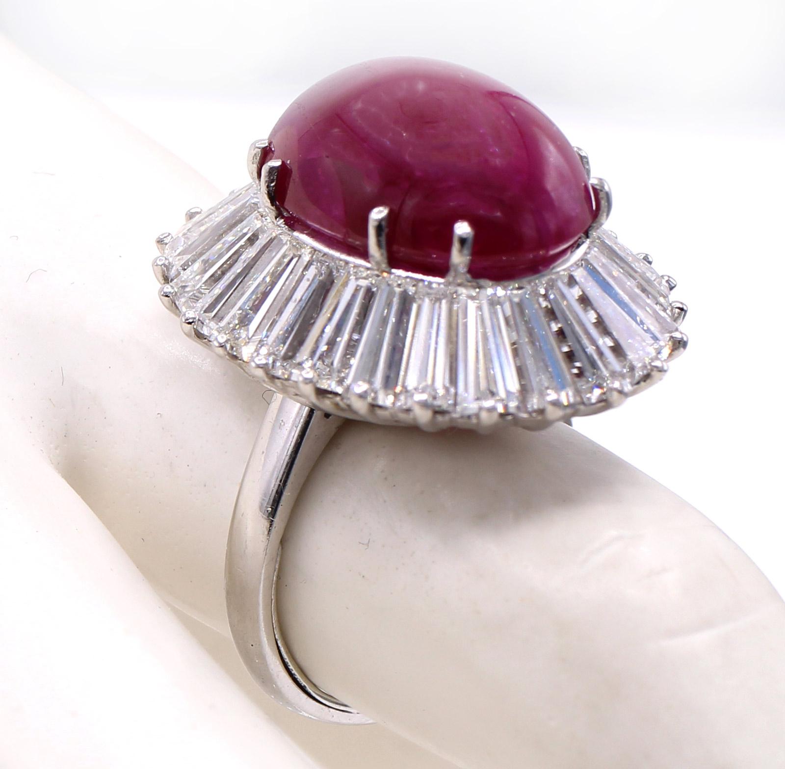 1960s Cabochon Ruby Baguette Diamond Ballerina Ring In Excellent Condition For Sale In New York, NY