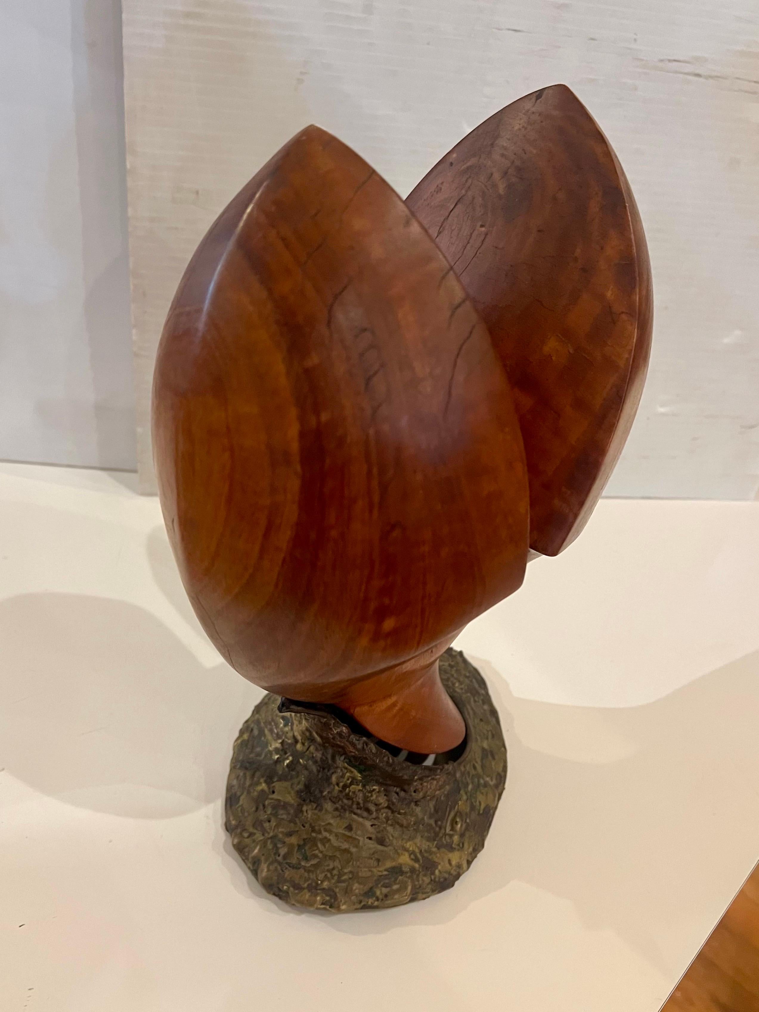 Escultura abstracta de nogal y bronce de diseño californiano de mediados de siglo de 1960 4