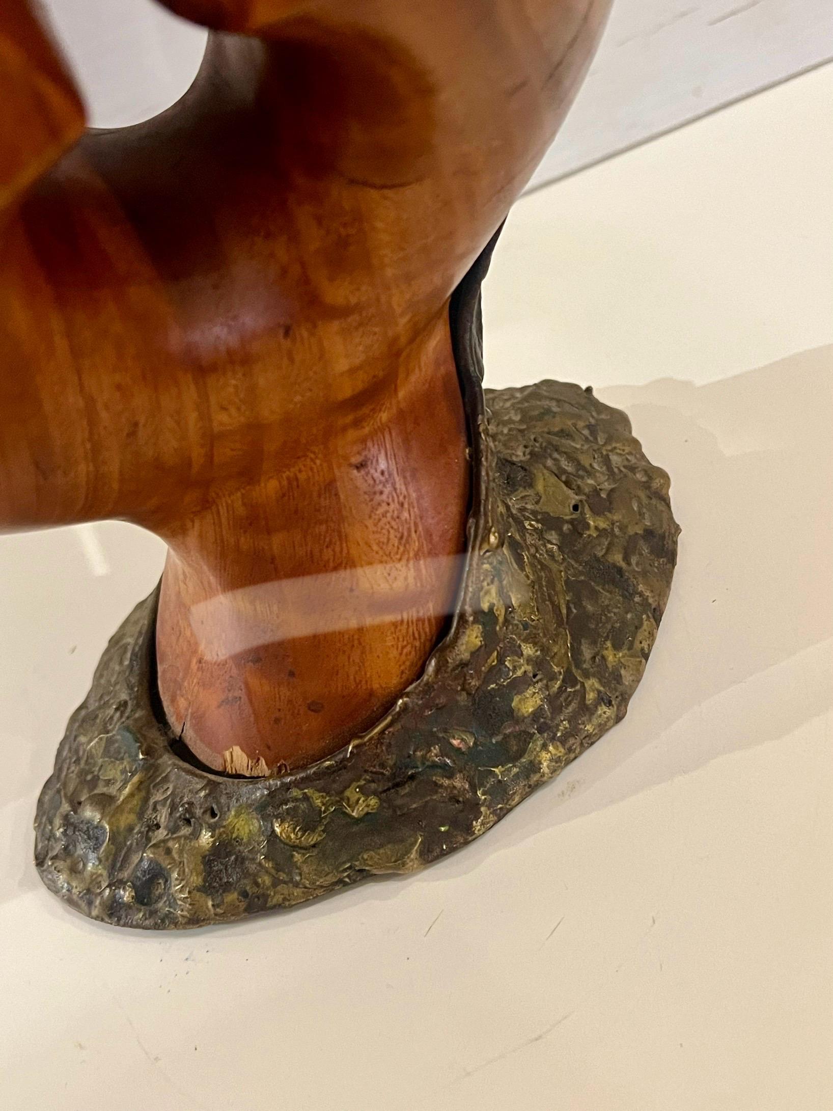 Escultura abstracta de nogal y bronce de diseño californiano de mediados de siglo de 1960 6