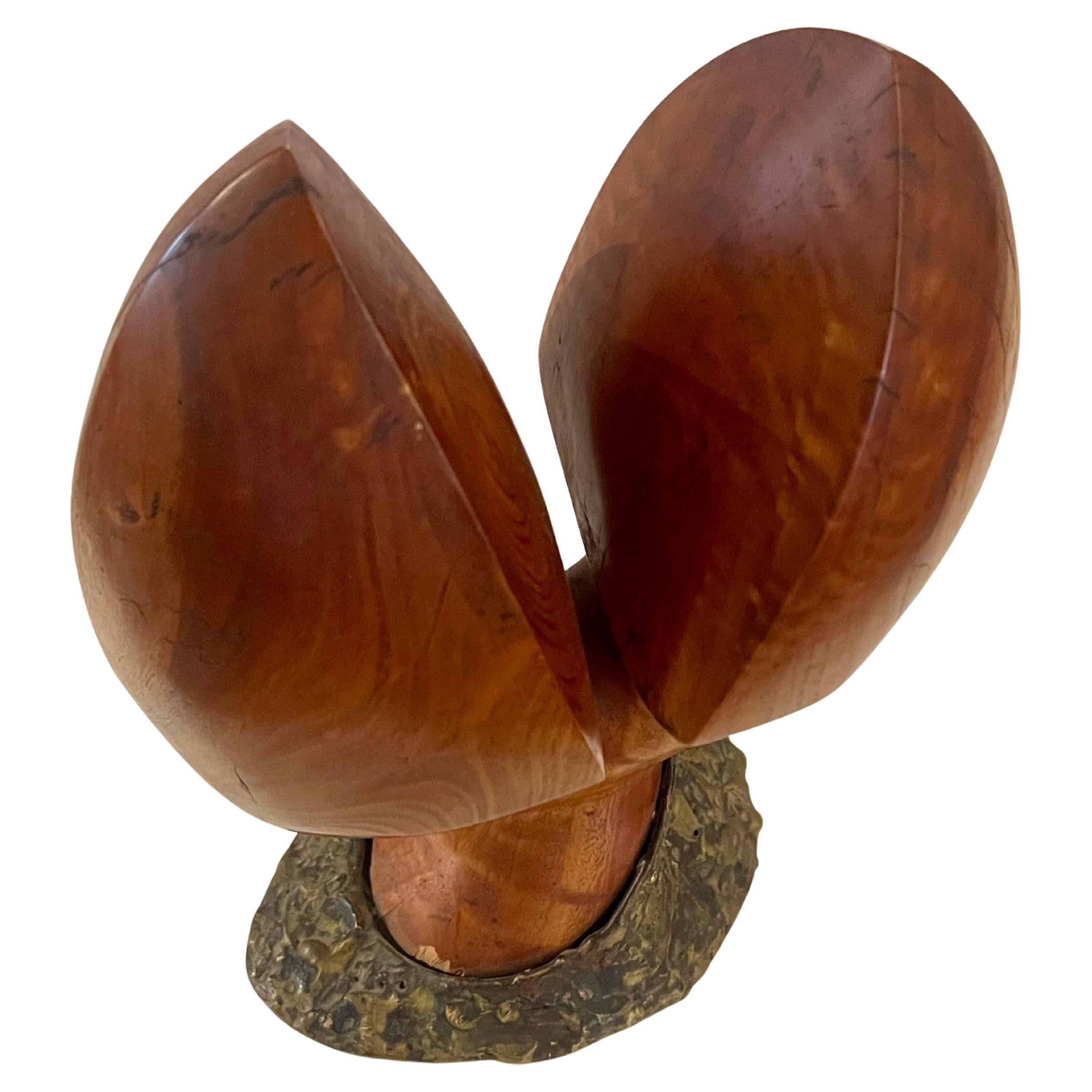 Escultura abstracta de nogal y bronce de diseño californiano de mediados de siglo de 1960 Brutalista