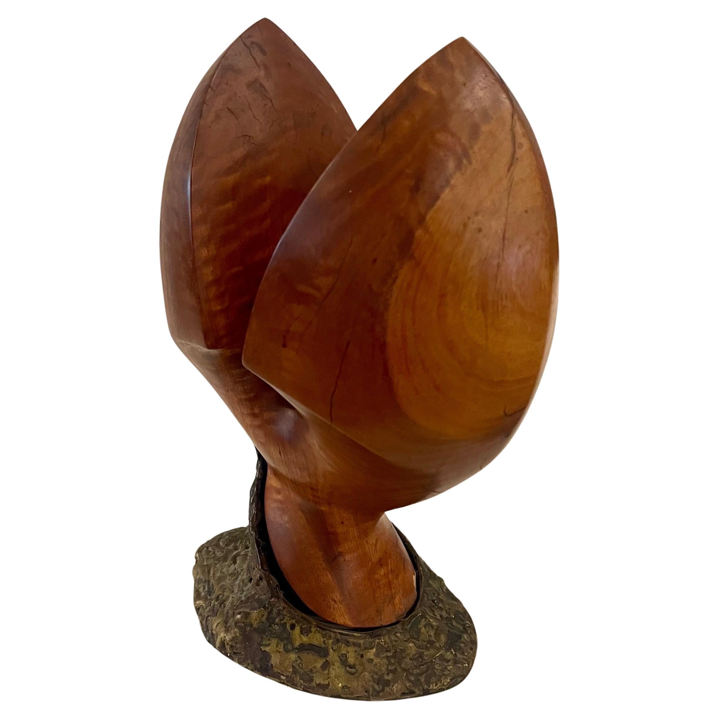 Escultura abstracta de nogal y bronce de diseño californiano de mediados de siglo de 1960 siglo XX