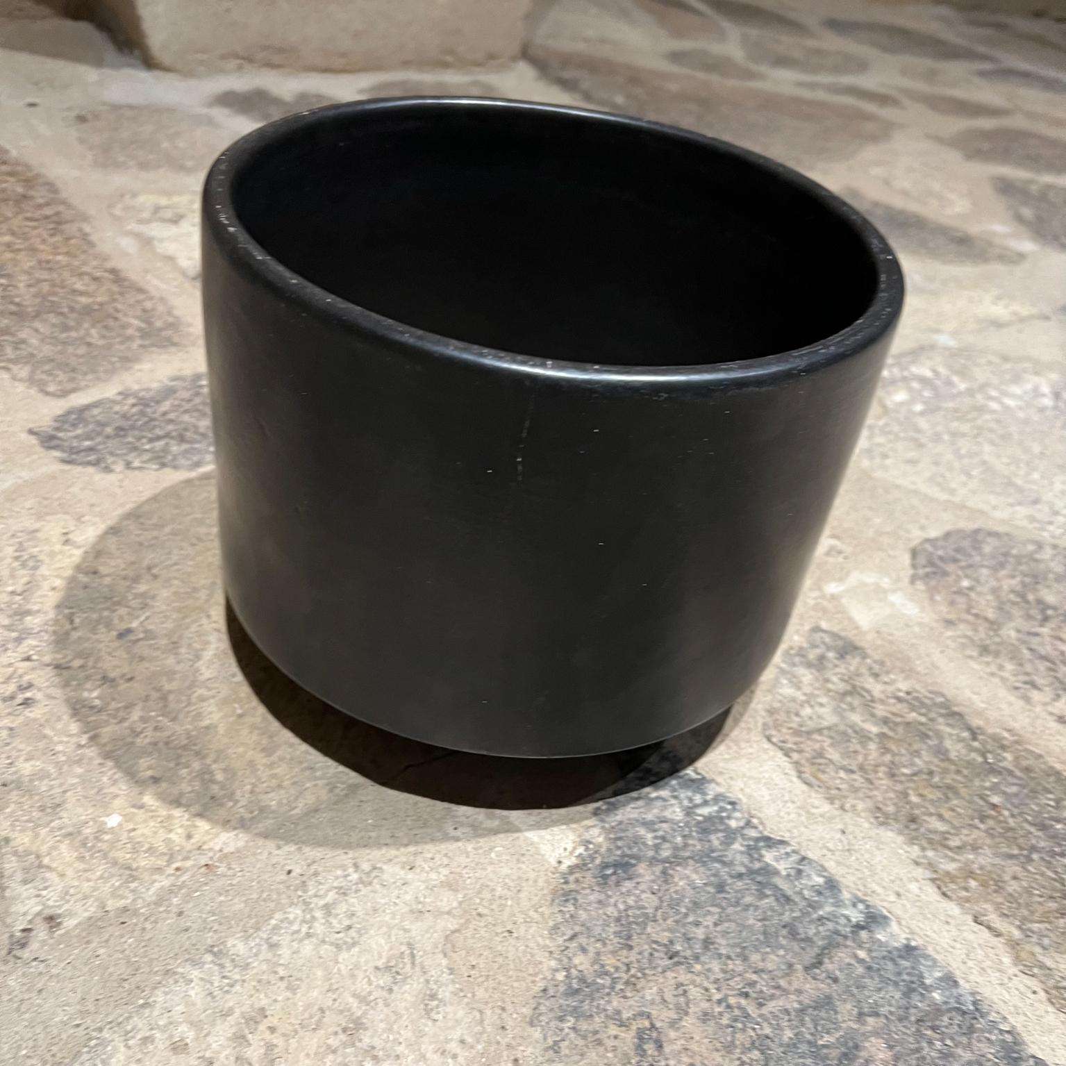 1960s California Architectural Pottery Modern Matte Black Planter Pot In Good Condition For Sale In Chula Vista, CA