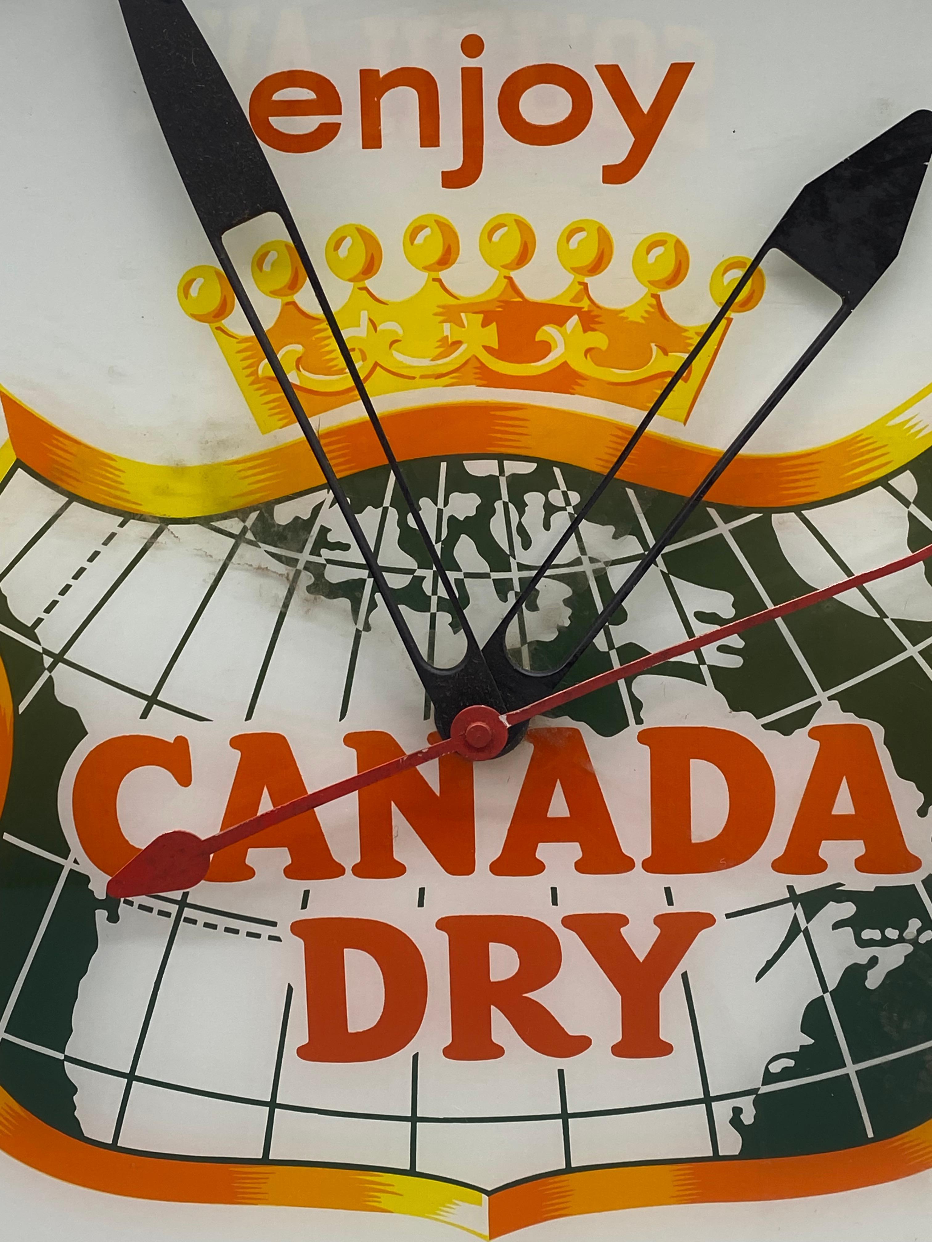 1960s Canada Dry Ginger Ale Illuminated Advertising Wall Clock, Pam Clock Co. In Good Condition In Garnerville, NY