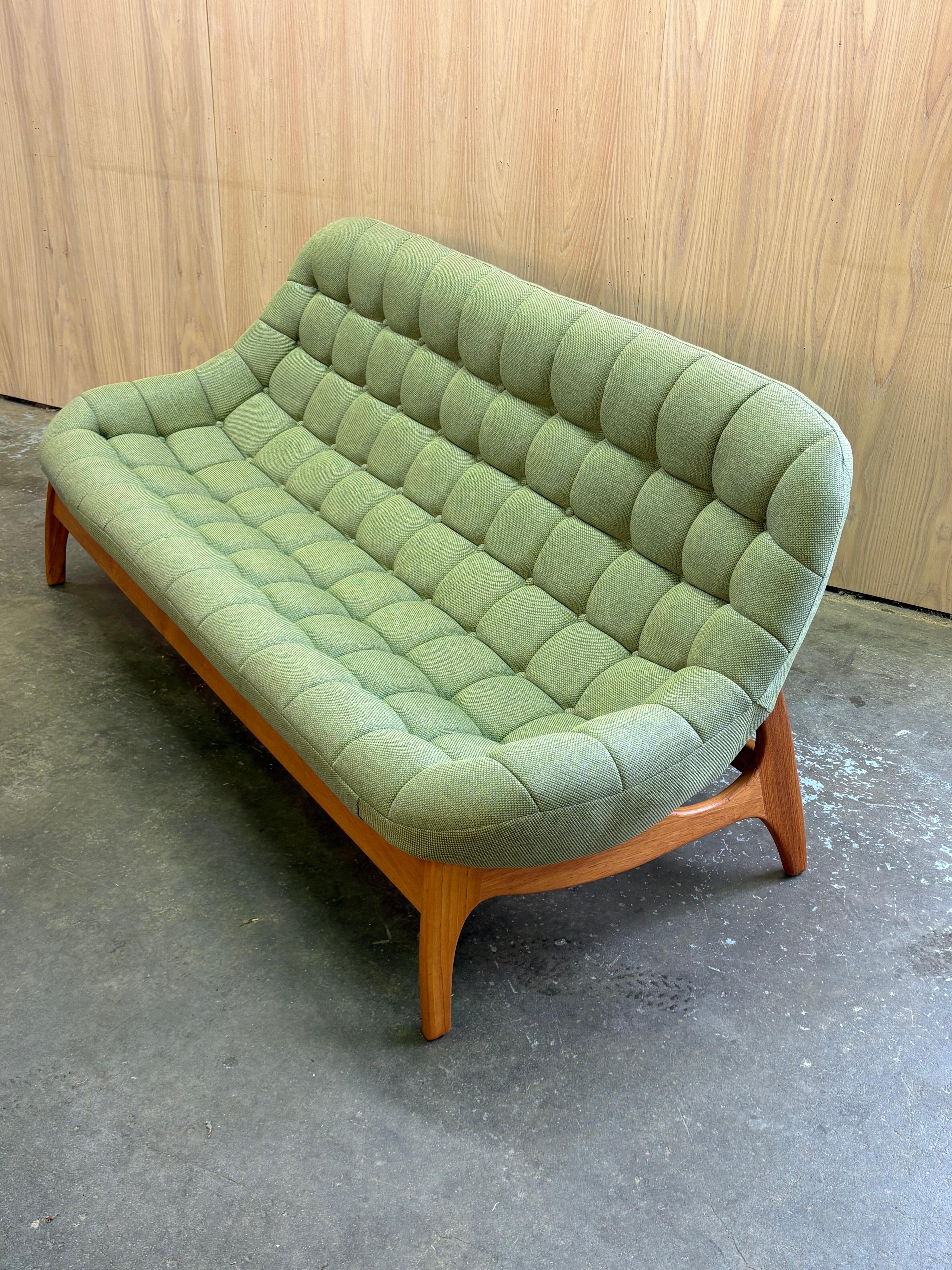 1960s Canadian Teak “Scoop” Sofa by R Huber In Excellent Condition For Sale In Victoria, BC