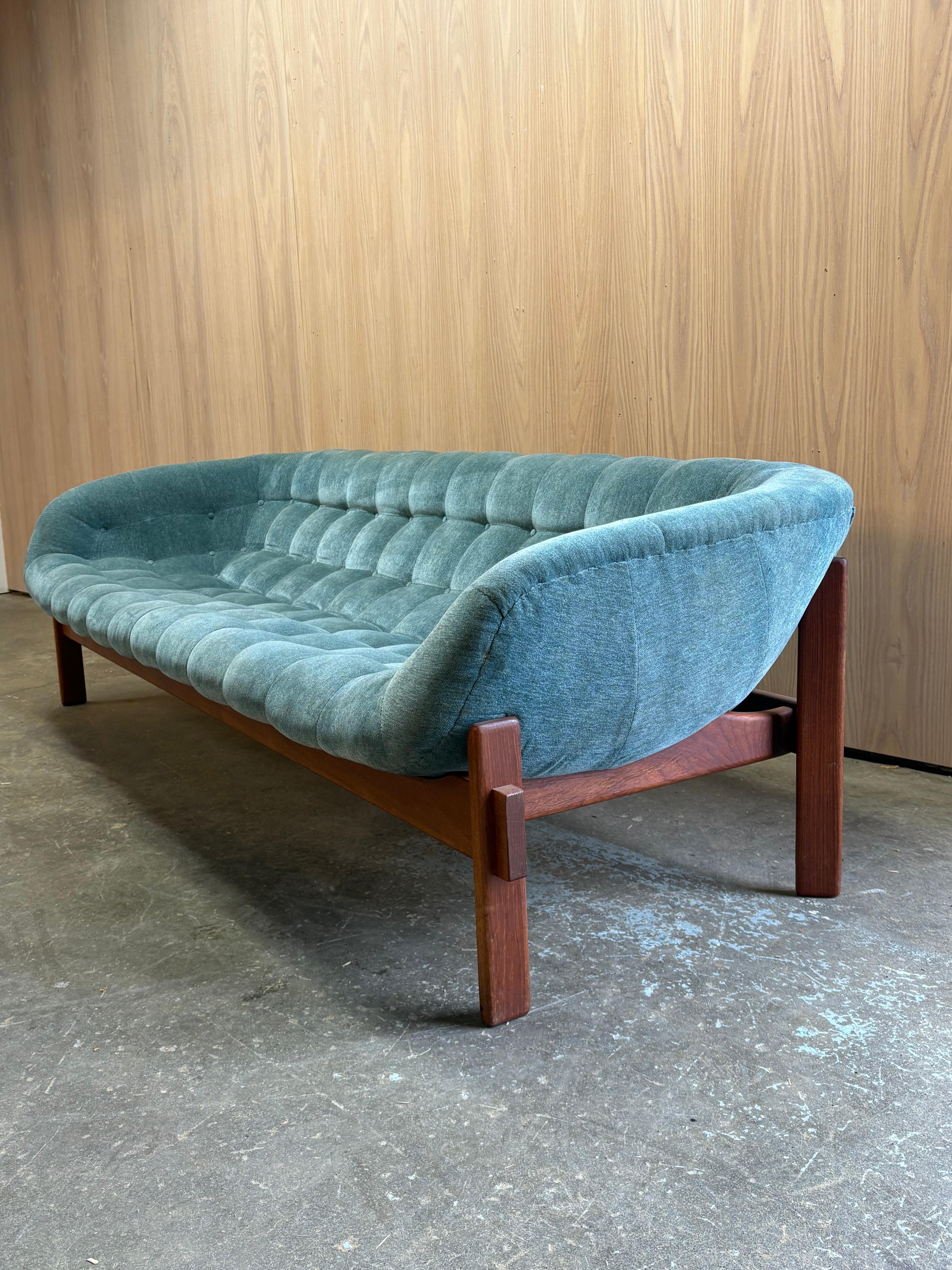 1960s Canadian Teak Tub Sofa by R Huber 1