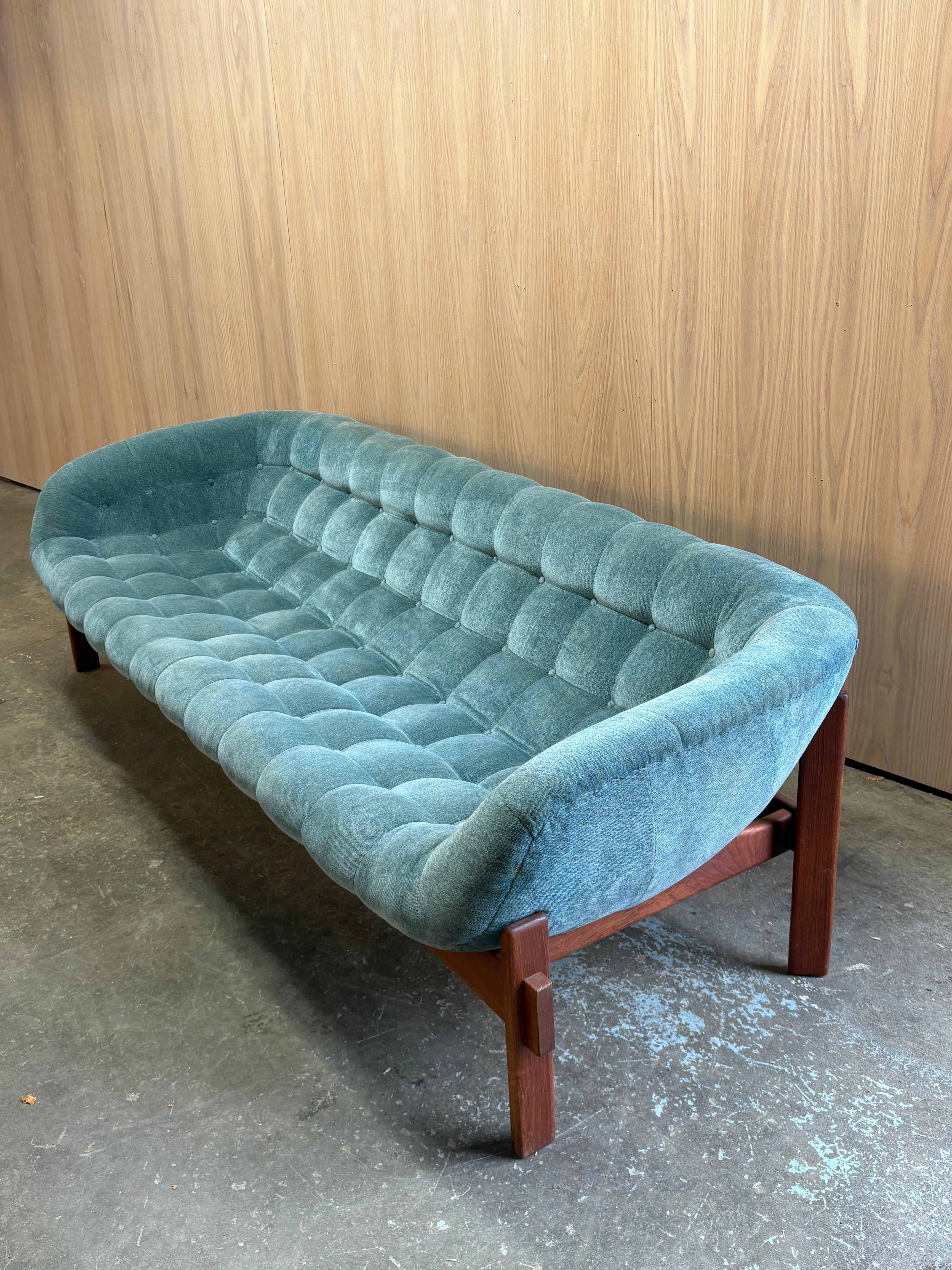 1960s Canadian Teak Tub Sofa by R Huber 2