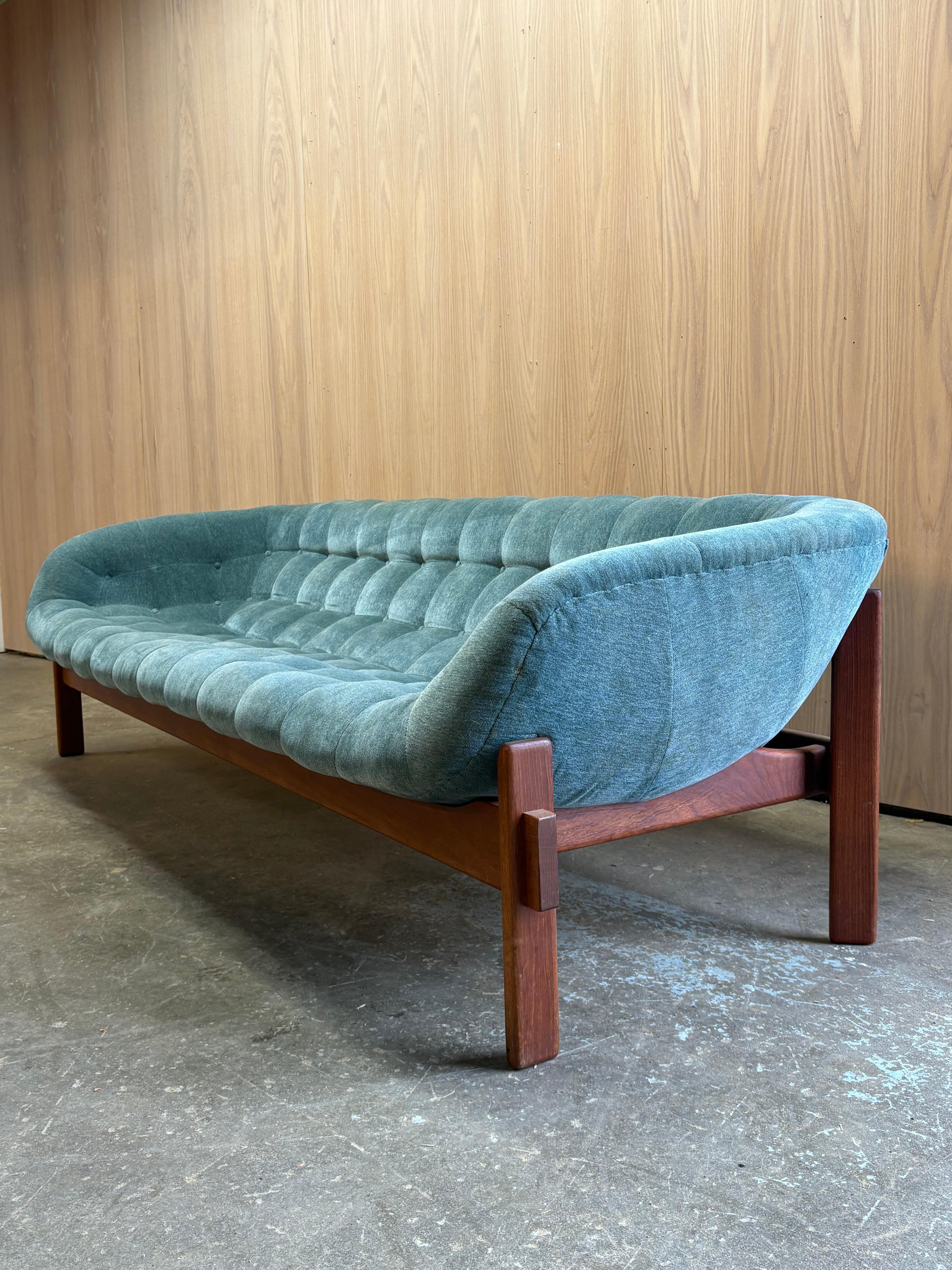 1960s Canadian Teak Tub Sofa by R Huber 3