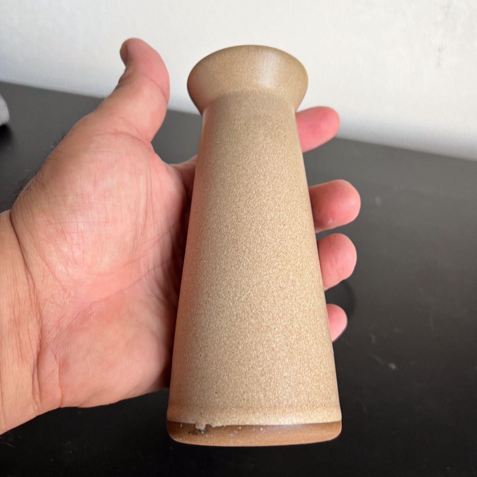 AMBIANIC presenta
Portacandele in ceramica del 1960 in stile Studio Martz Art Pottery
Nello stile degli Studio Martz Art Pottery
Non segnato
5,75 H. x 2,5 diam.
Vintage usato con imperfezioni
Fai riferimento alle immagini