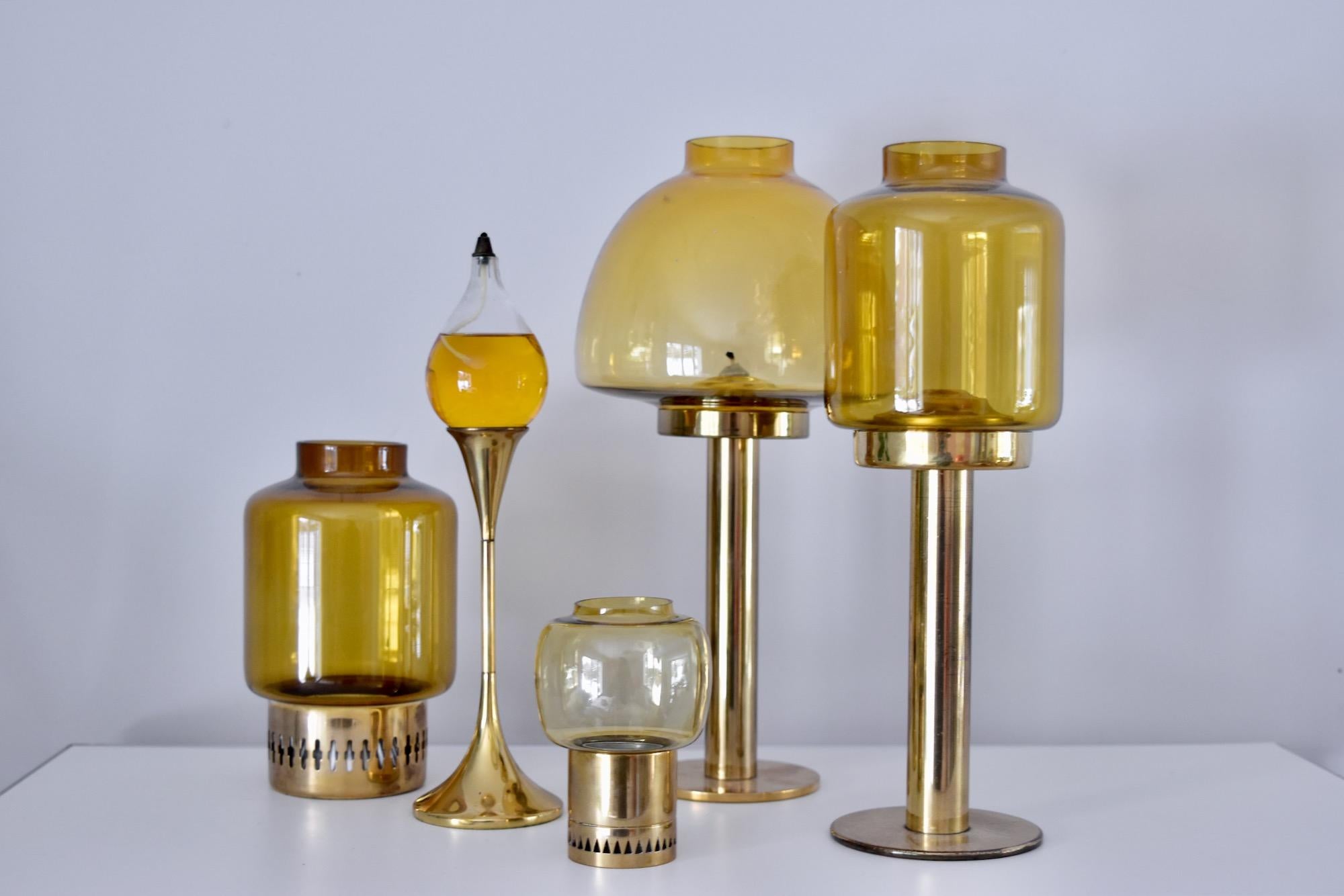 Beautiful candlesticks by Hans-Agne Jakobsson.
Measurements: diameter 8cm, height 12cm
Yellow glass and brass base.
Very nice condition. Price for one candleholder.

 