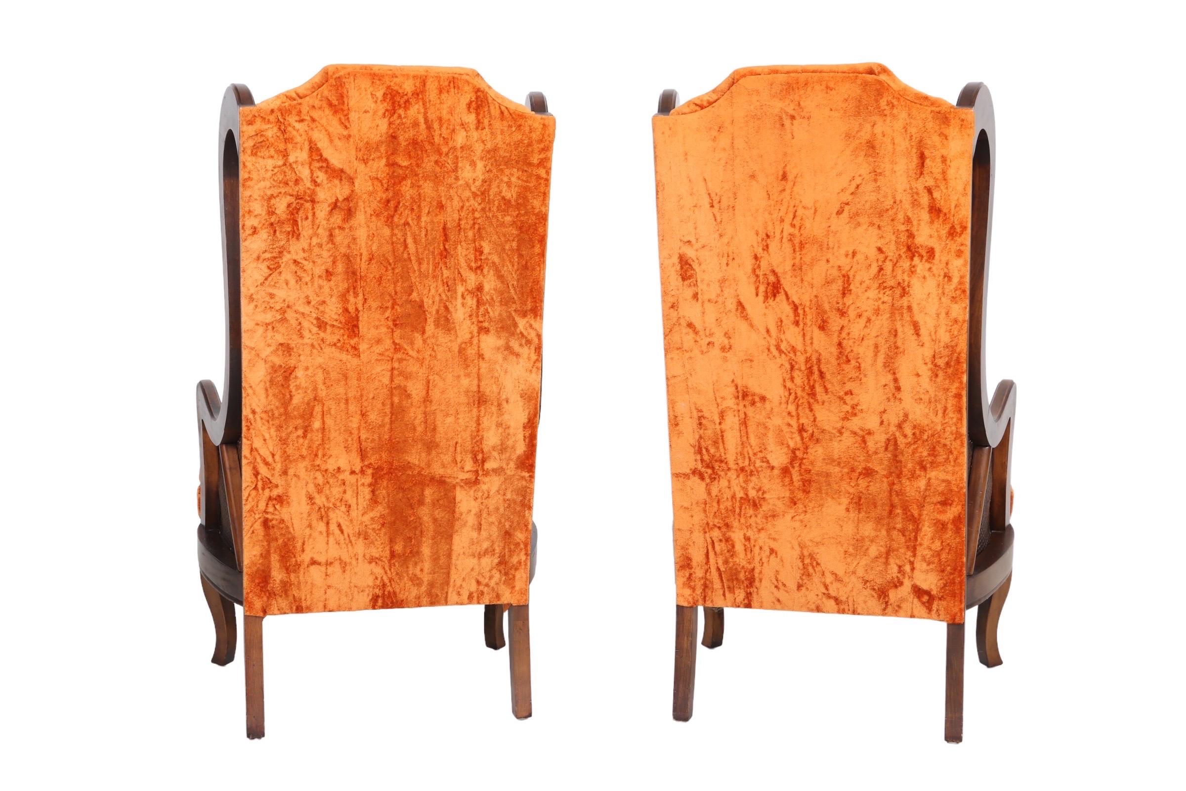 Milieu du XXe siècle Chaises cannelées Wingback des années 1960 par Lewittes Furniture Company en vente