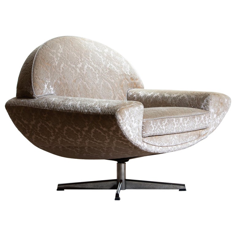 Furniture Lounge Champaign : Furniture lounge has over 1,500 sq ft we