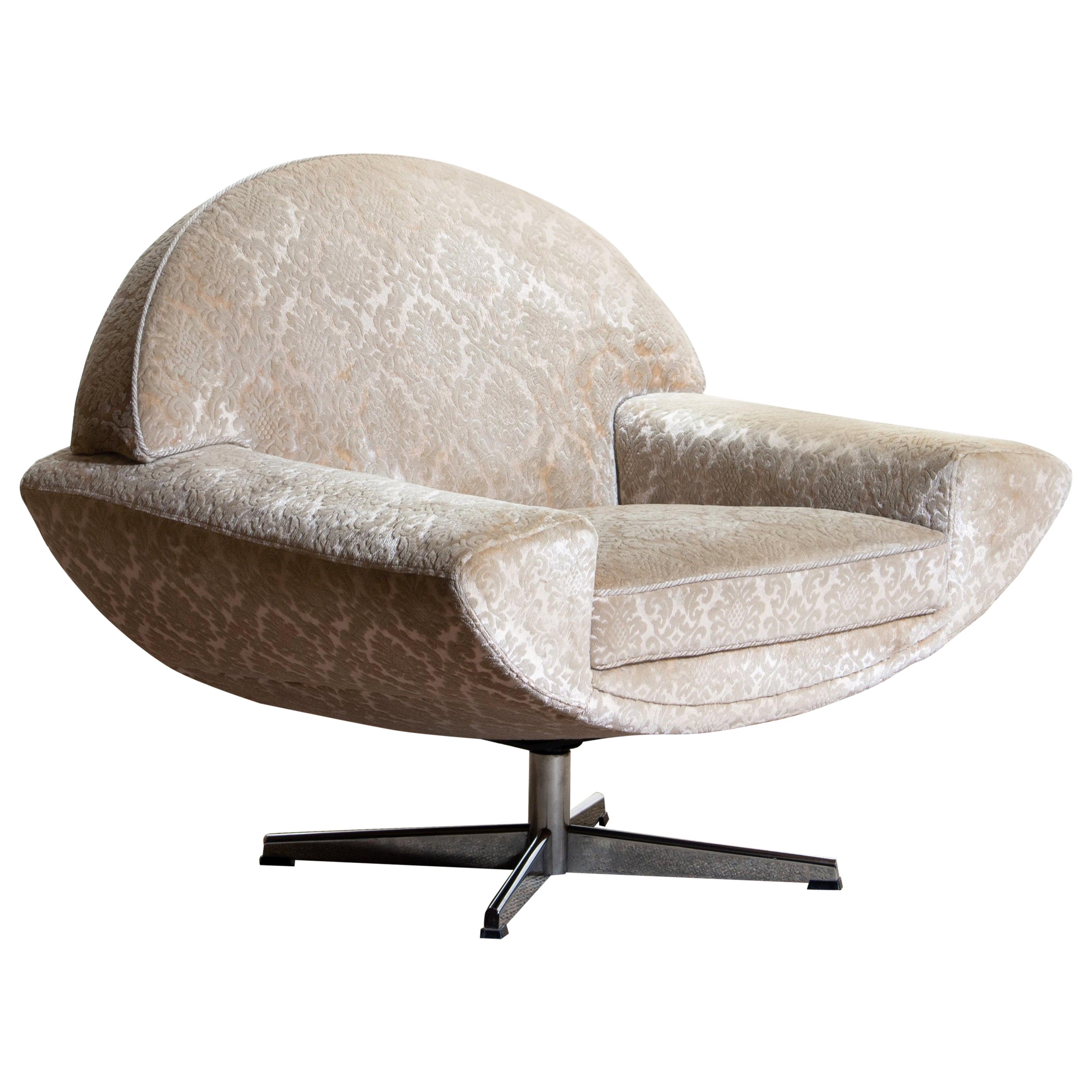 1960s "Capri" Swivel Easy / Lounge Chair by Johannes Andersen for Trensum