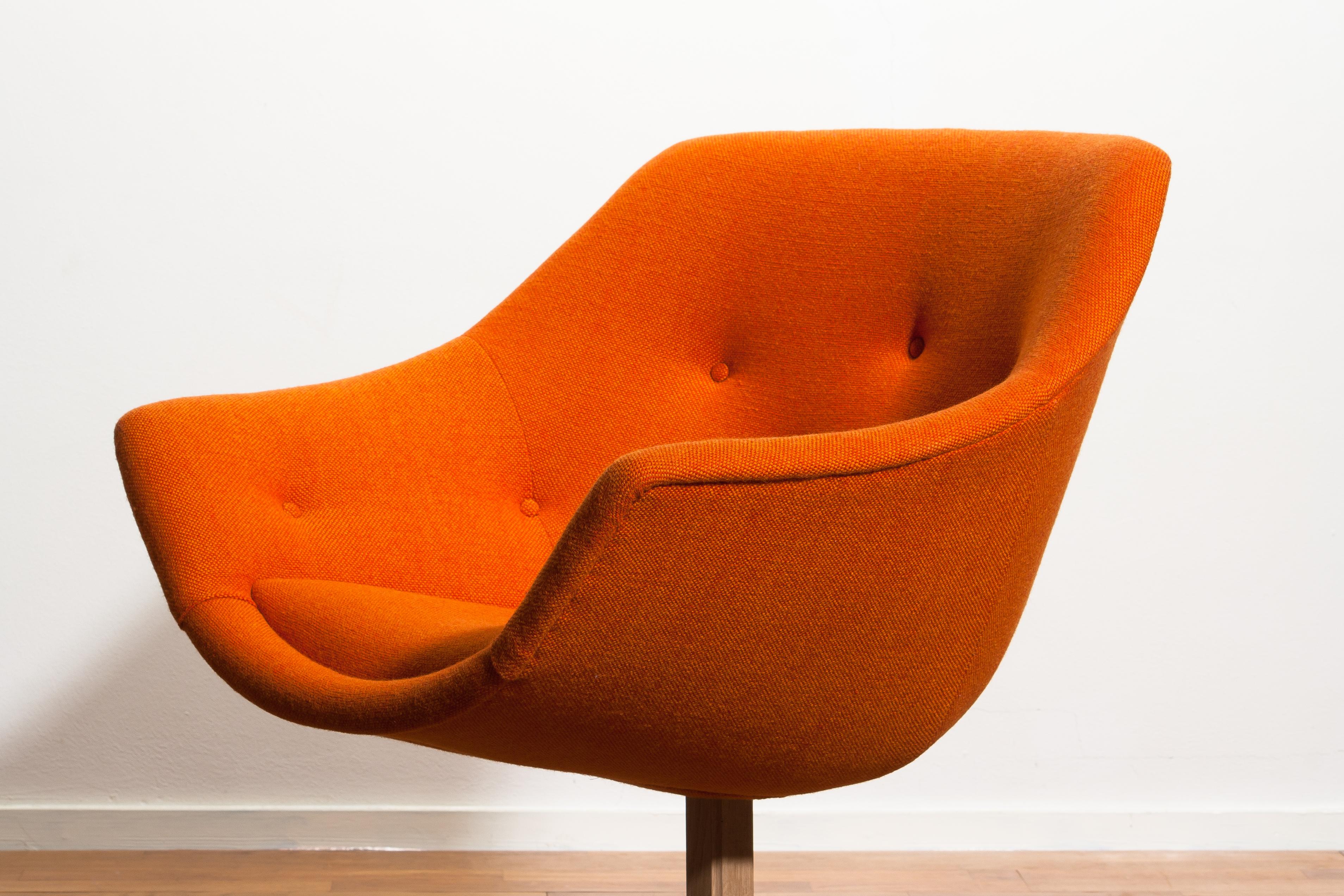 1960's Carl Gustaf Hiort Oak Swivel Armchair with Nanna Ditzel Fabric For Sale 3
