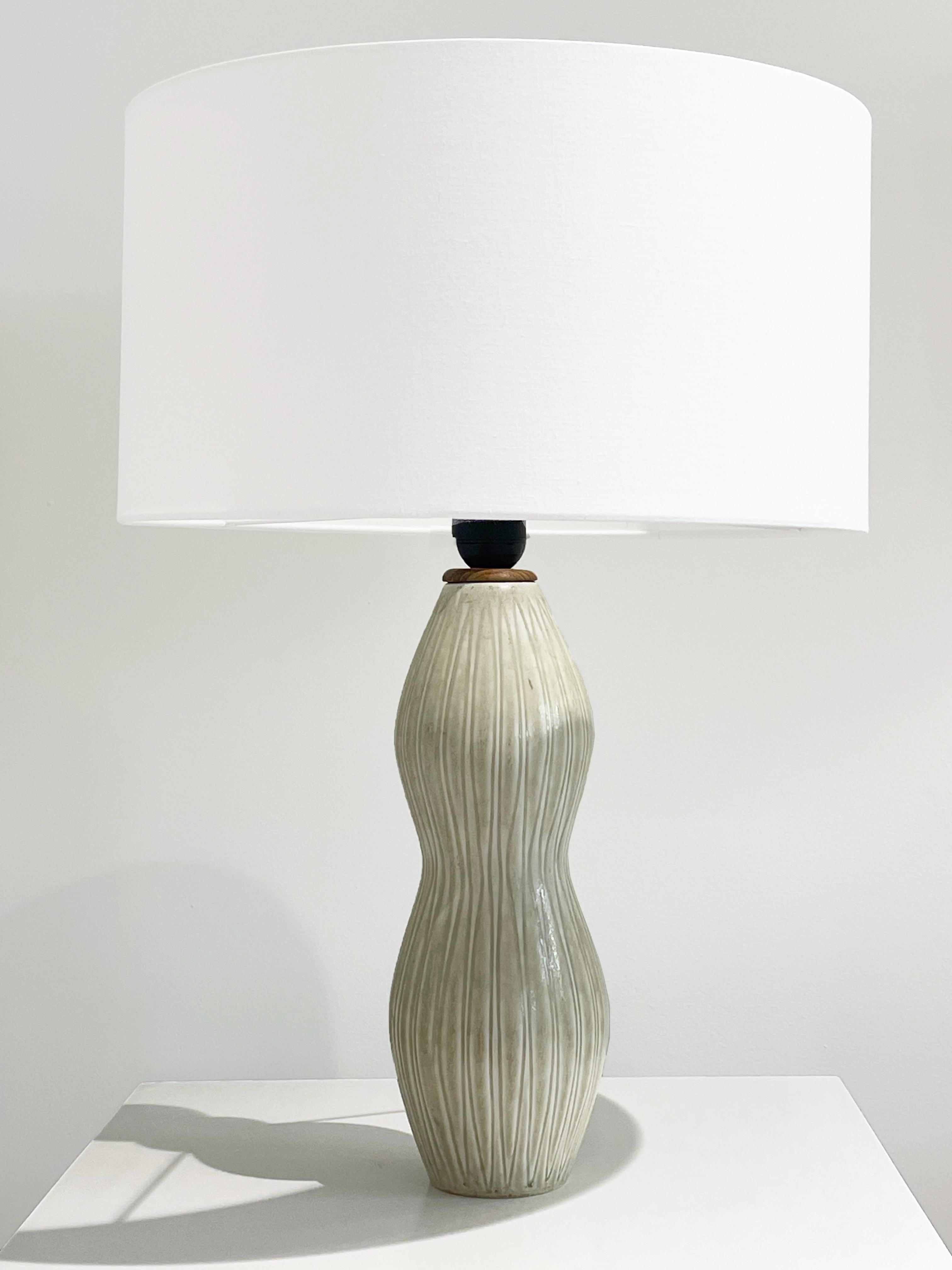 Table Lamp designed by Carl-Harry Stalhane for Rorstränd, signed on the bottom. Sweden 1960s 
This Table lamp follows the forms that define the designer’s best ceramic pieces, with smooth organic shapes and a refined textured surface with stripes