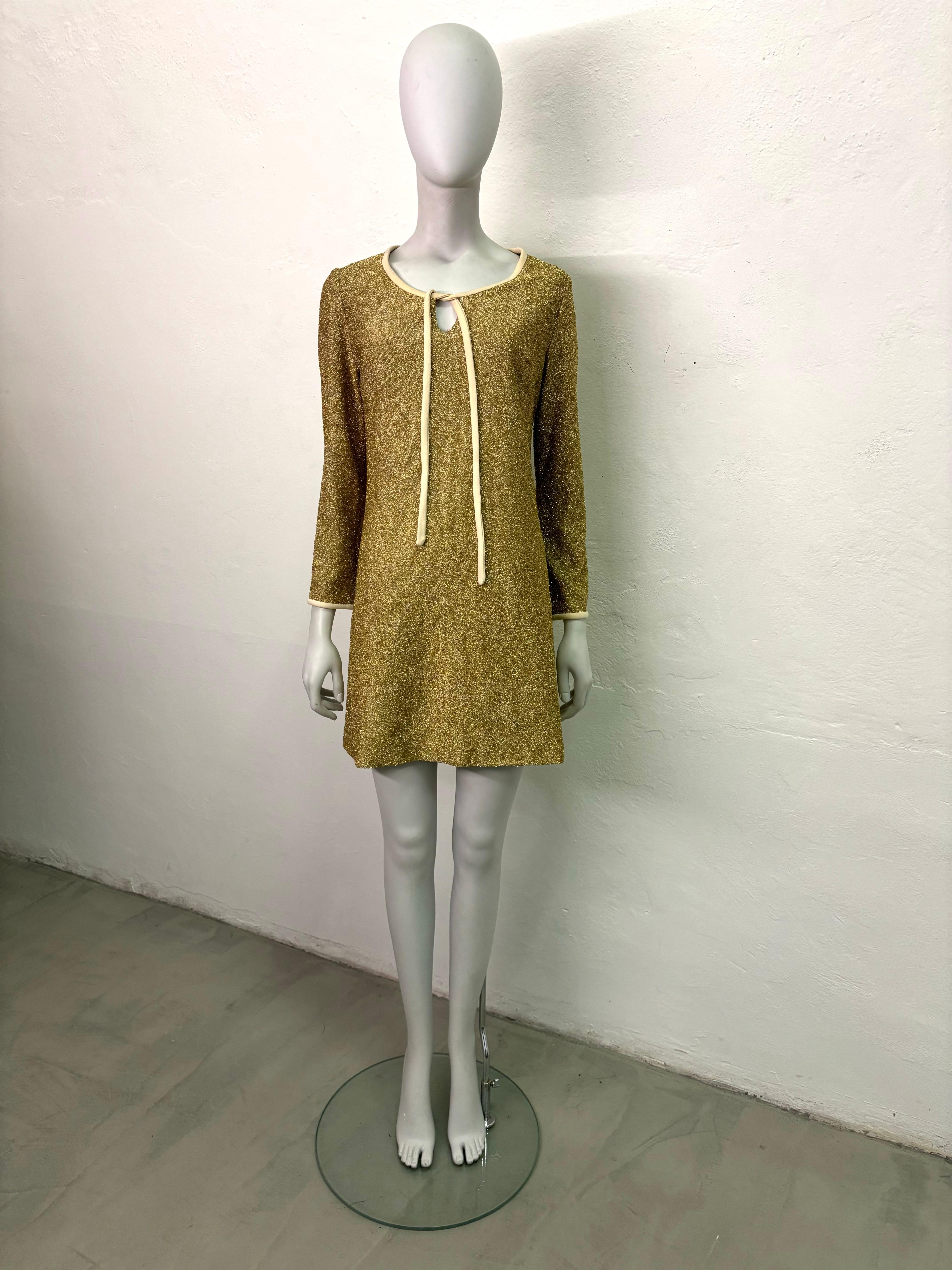 Italian vintage tailor-made gold dress from the 1960's

Vintage 1960's Carlo Ferrero dress
Gold lurex 
Beige hems and laces
Size label missing, fits S/M

Measurements: 
- Total length: 80 cm - Bust: 45 cm - Waist: 43 cm - Hips: 47 cm - Sleeves: 52