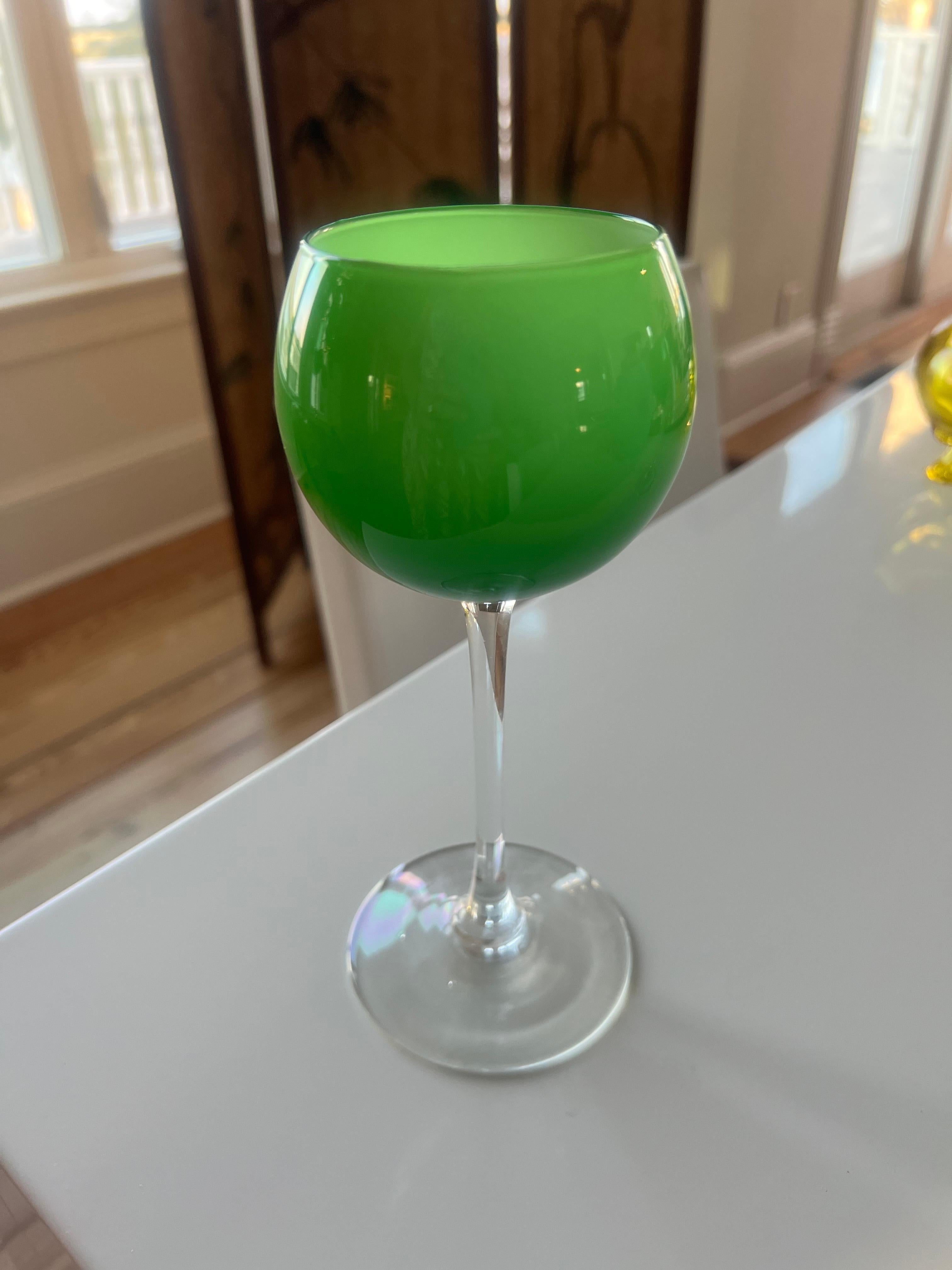 Mid-Century Modern Verres à vin à long pied vert émeraude et blanc Carlo Moretti des années 1960, 2 en vente