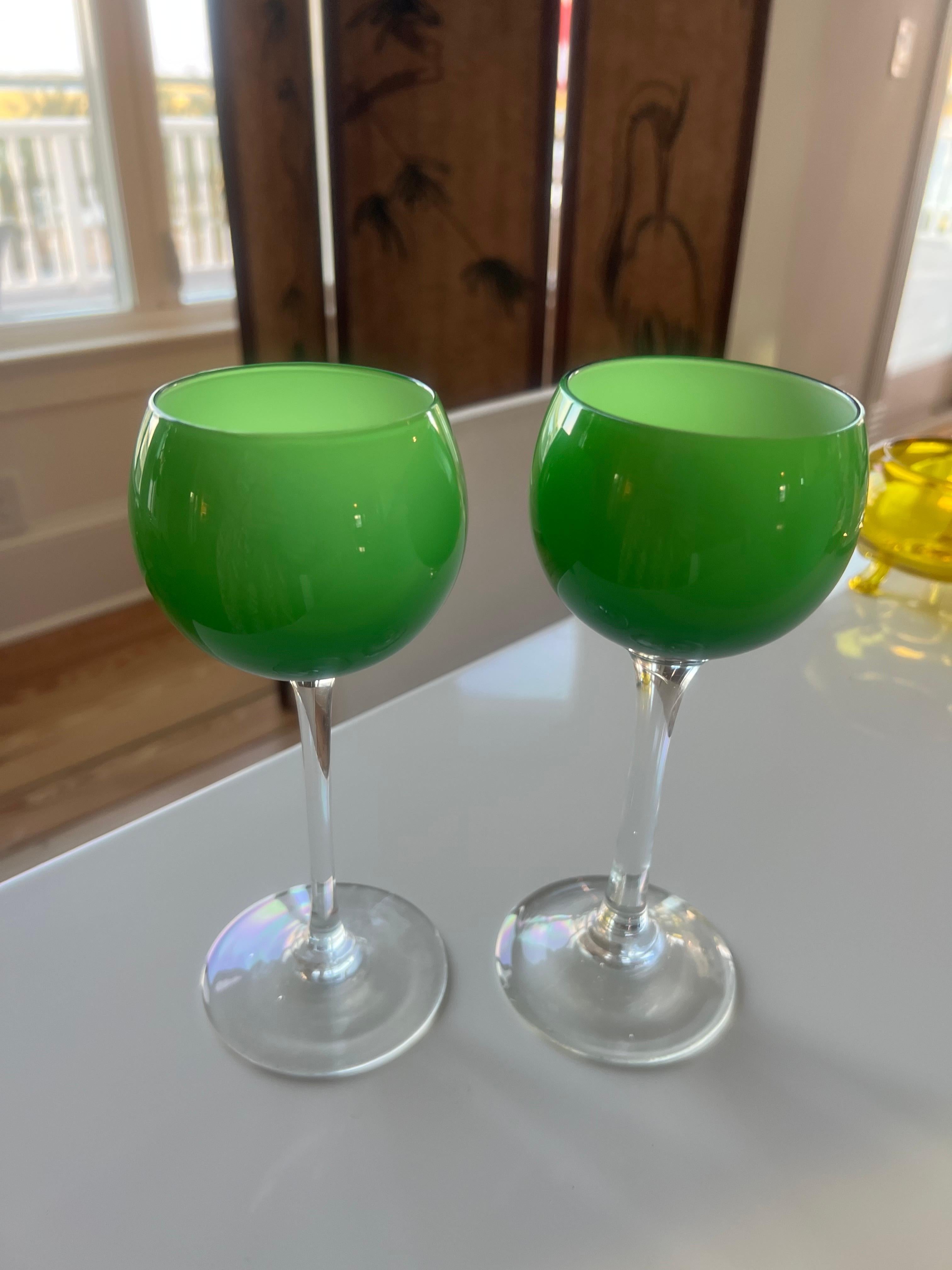 Verres à vin à long pied vert émeraude et blanc Carlo Moretti des années 1960, 2 Excellent état - En vente à Charleston, SC