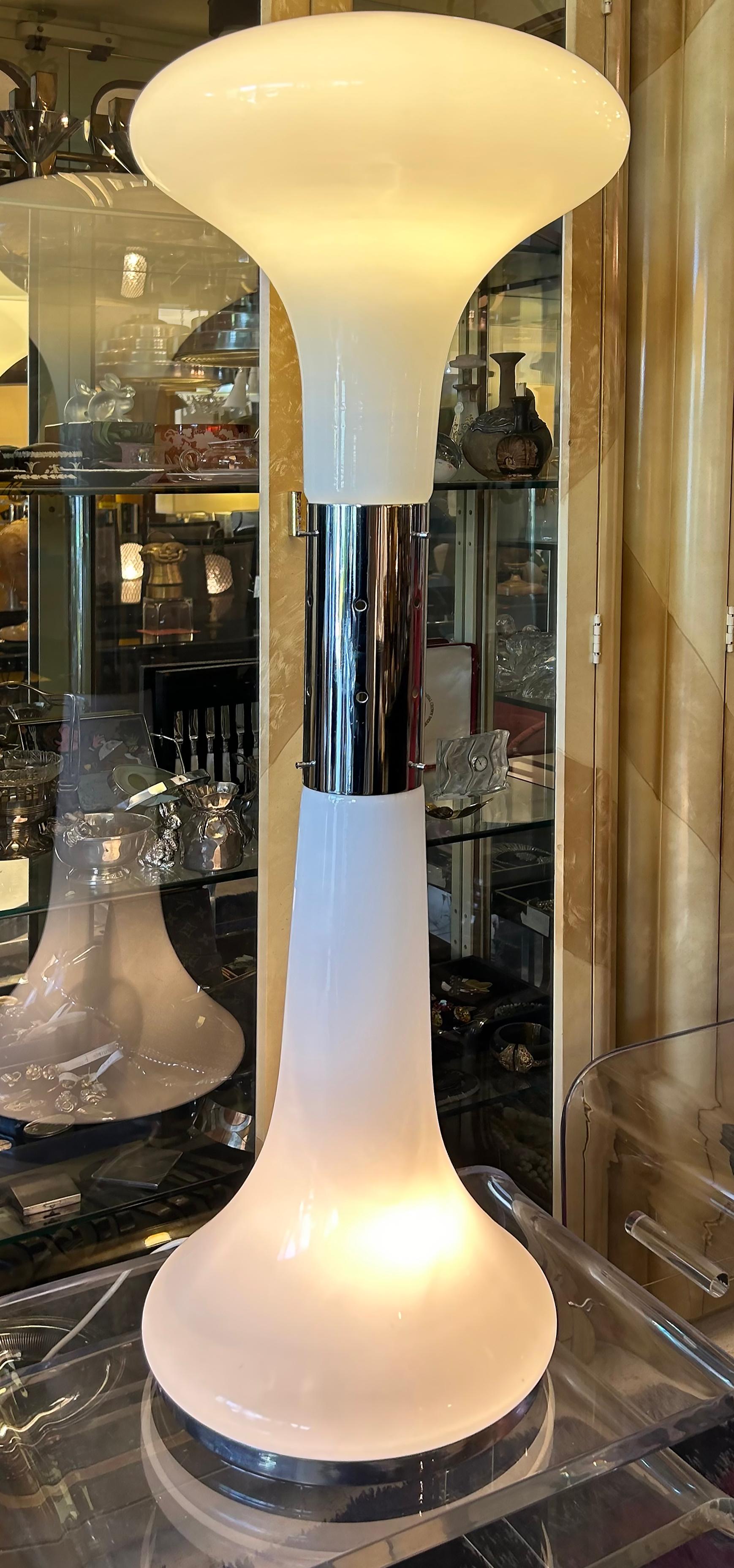  Lámpara de pie de cristal de Murano Carlo Nason IVR Mazzega de los años 60, en acero inoxidable

Se vende una lámpara de pie de cristal y acero inoxidable modelo 