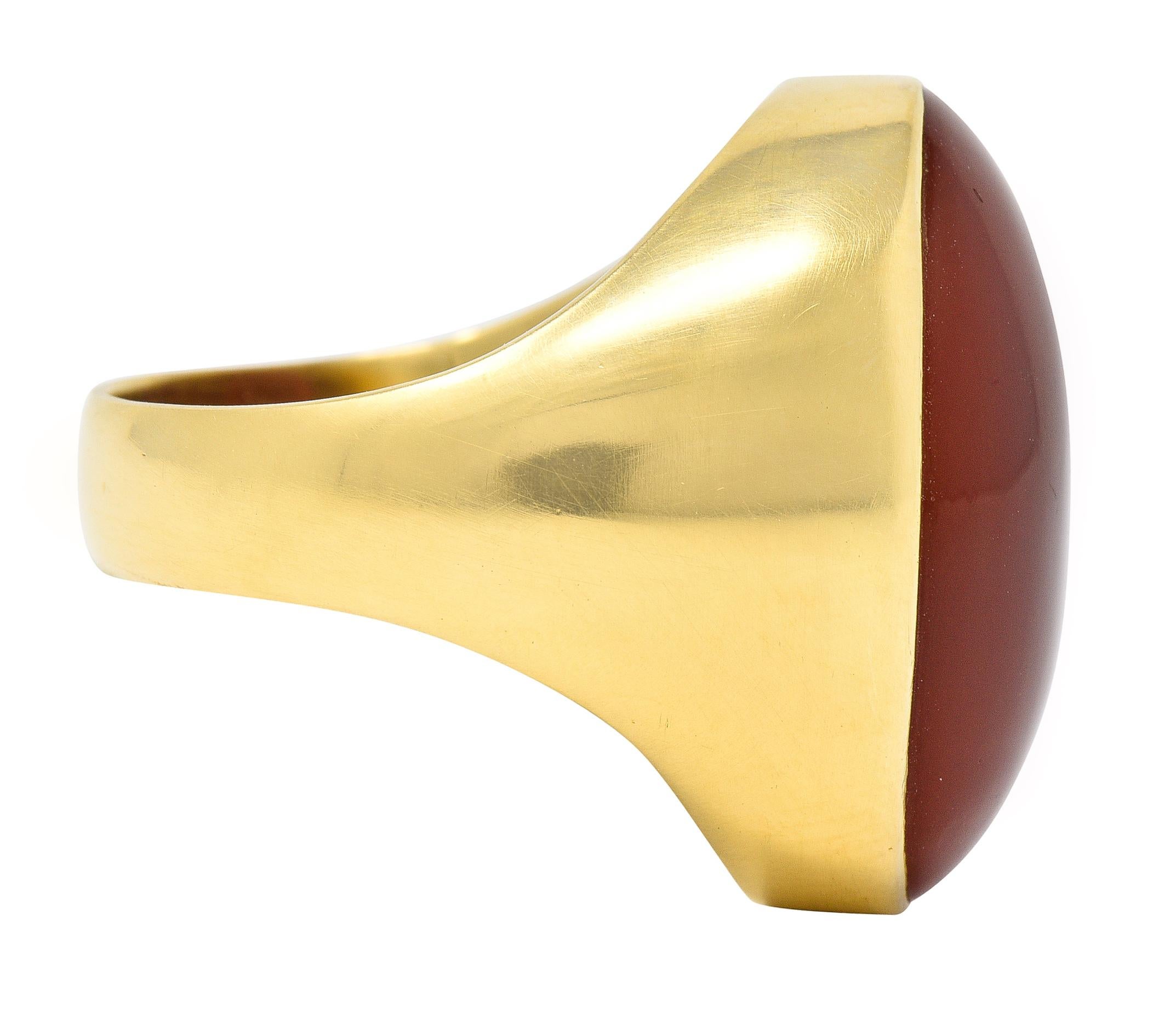 Contemporain Bague signet ovale vintage en or jaune 18 carats et cornaline des années 1960 en vente