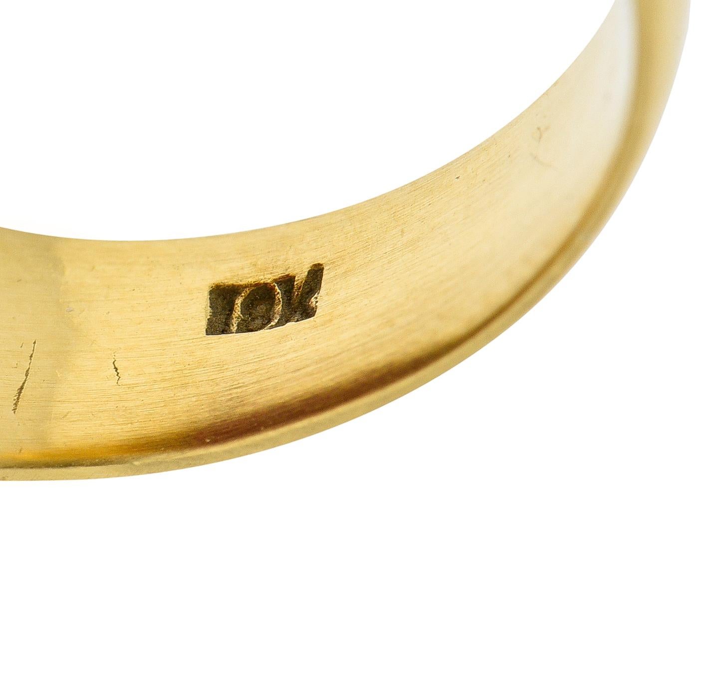 Bague signet ovale vintage en or jaune 18 carats et cornaline des années 1960 en vente 1