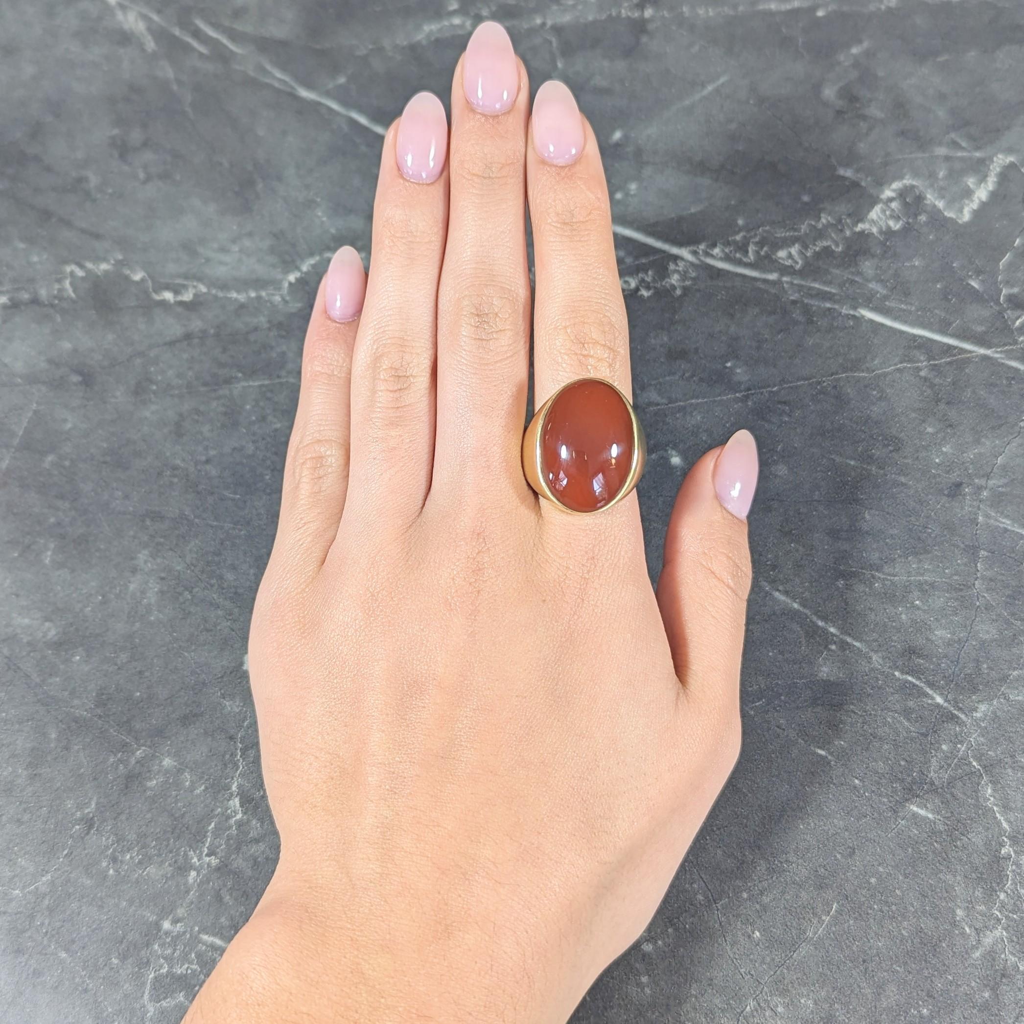 1960s Carnelian 18 Karat Yellow Gold Oval Vintage Signet Ring For Sale 3