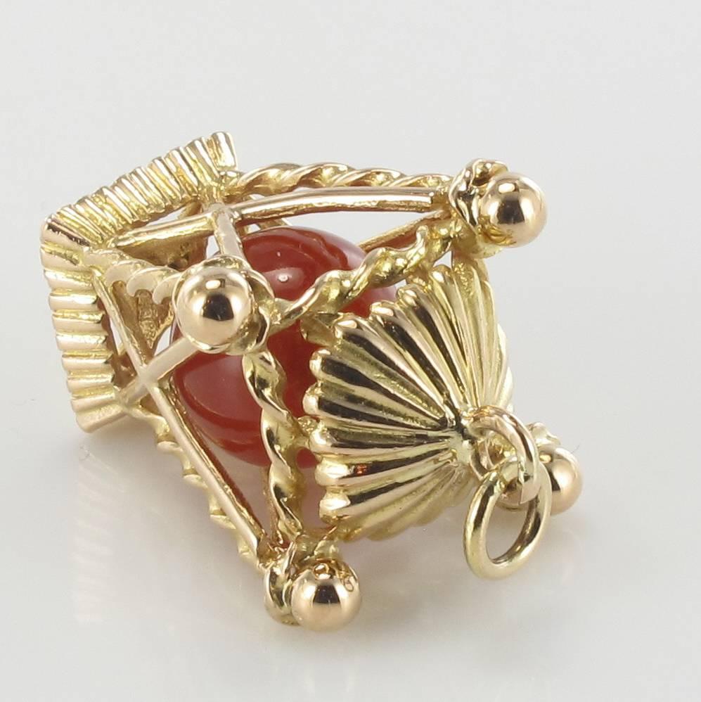 Pendentif pagode en or jaune 18 carats avec cornaline, années 1960 en vente 1