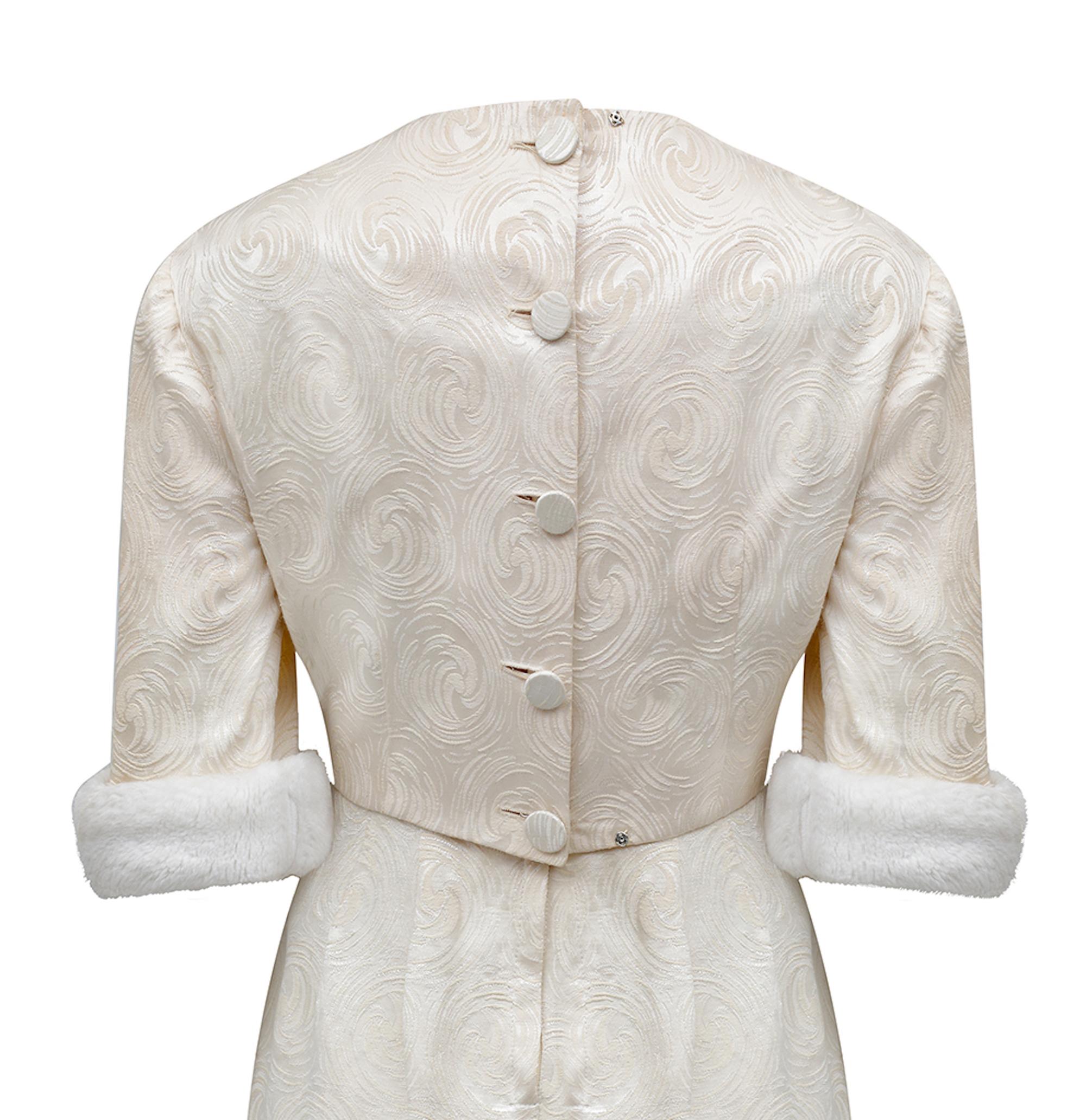 1960s Carol Brent Jackie Kennedy Style Ivory Brocade Dress Suit In Excellent Condition In London, GB