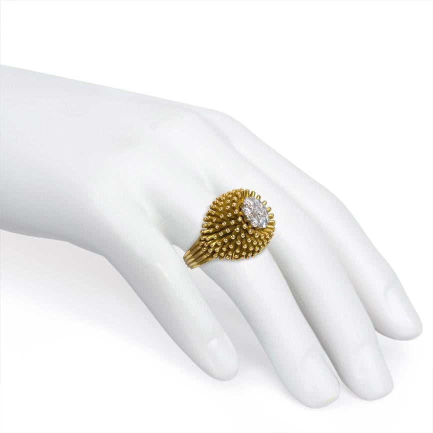 1960s Cartier Gold and Diamond Bombé Ring of Anemone Design In Excellent Condition In New York, NY