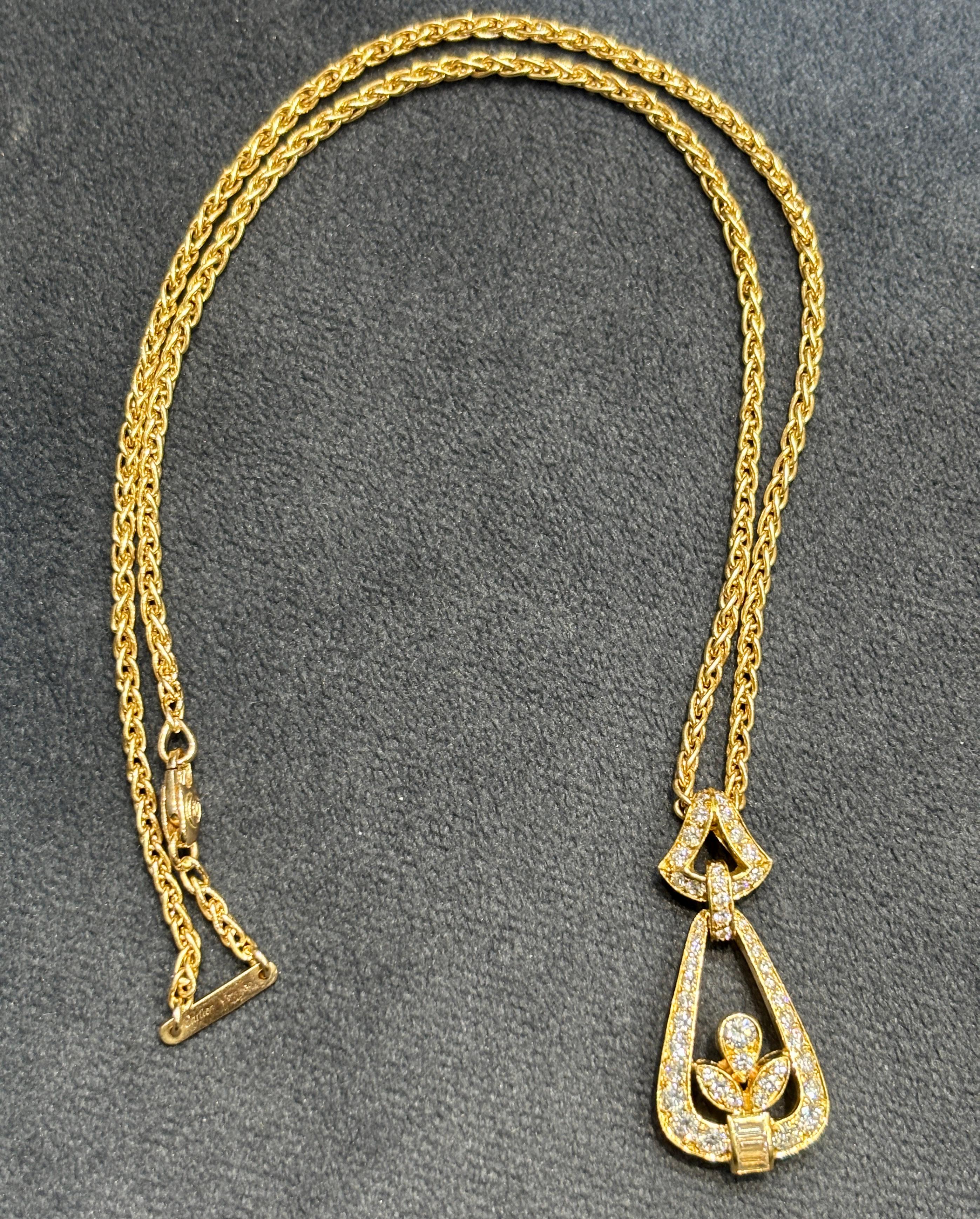 Pendente Cartier Paris del 1960 in oro 18k e diamanti su una catena Cartier datata 1991 In condizioni buone in vendita a London, GB
