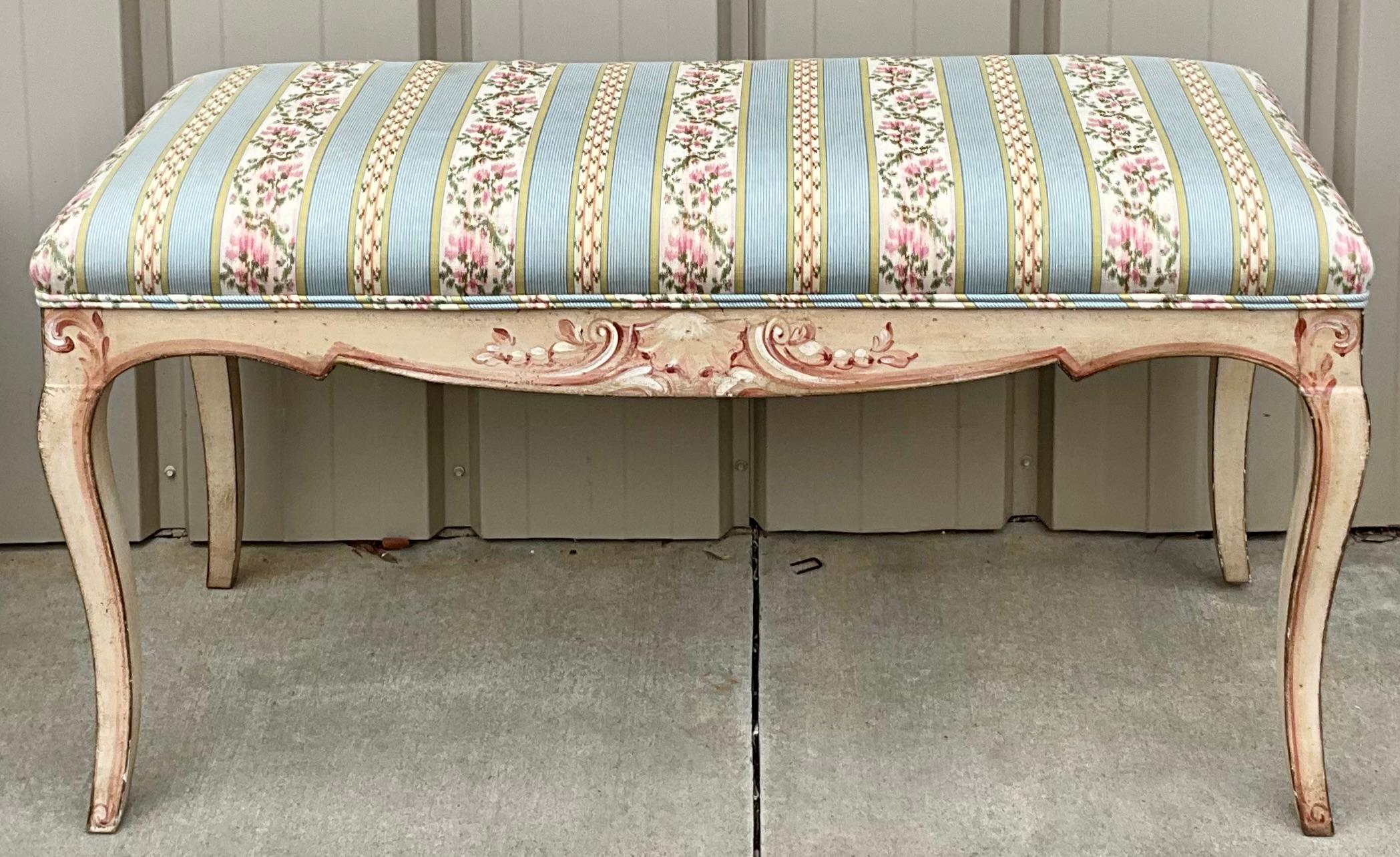 1960s Carved And Painted Italian Bench / Ottoman In Striped Floral Chintz  For Sale 4