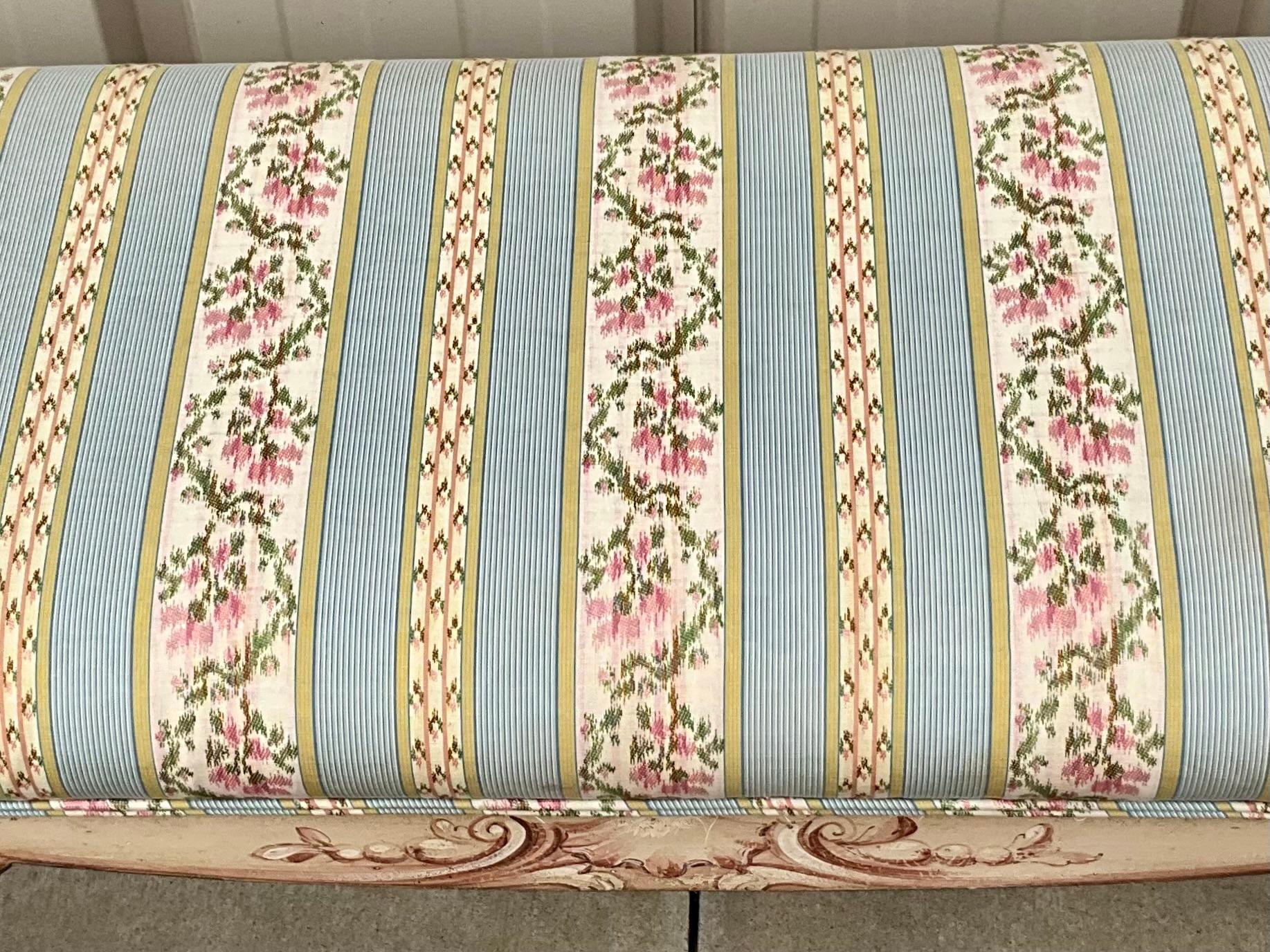 1960s Carved And Painted Italian Bench / Ottoman In Striped Floral Chintz  For Sale 2