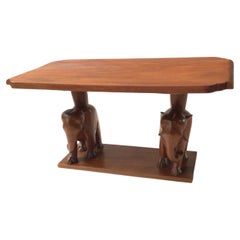 1960, Table basse à éléphant en acajou sculpté