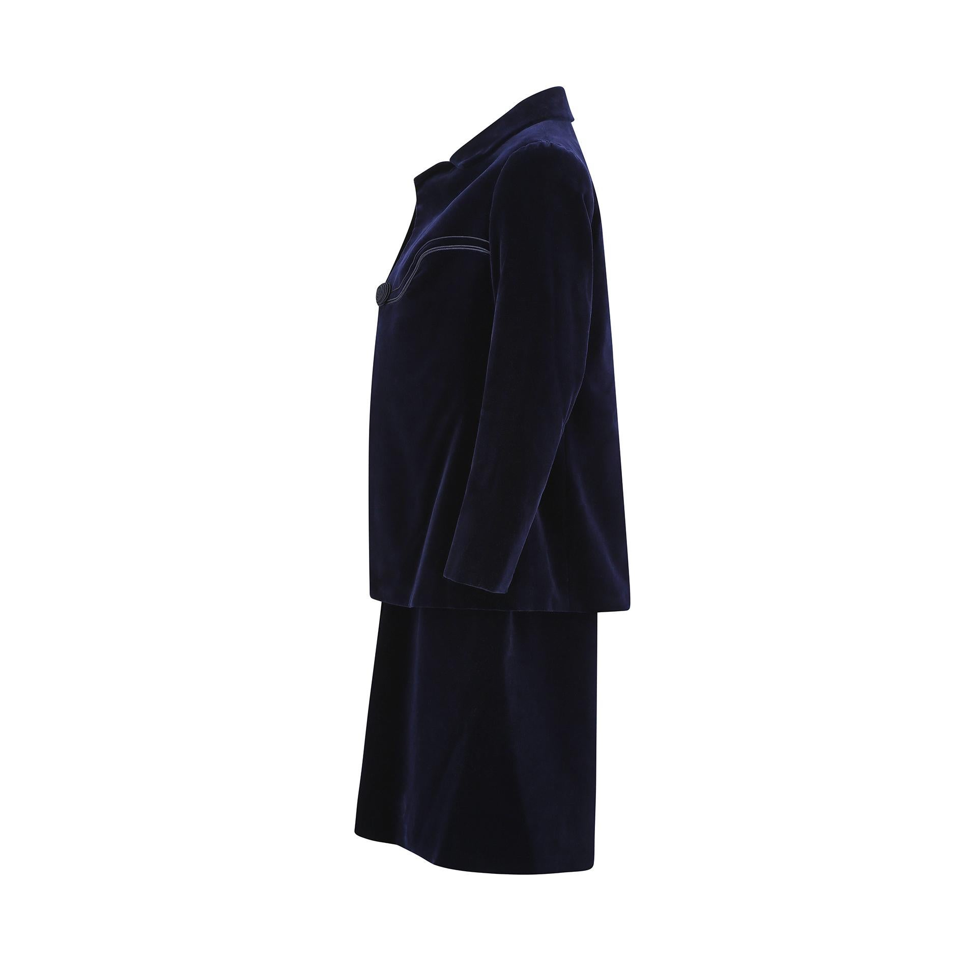 Noir 1960s Carven Haute Couture Costume habillé en velours Soutache marine en vente