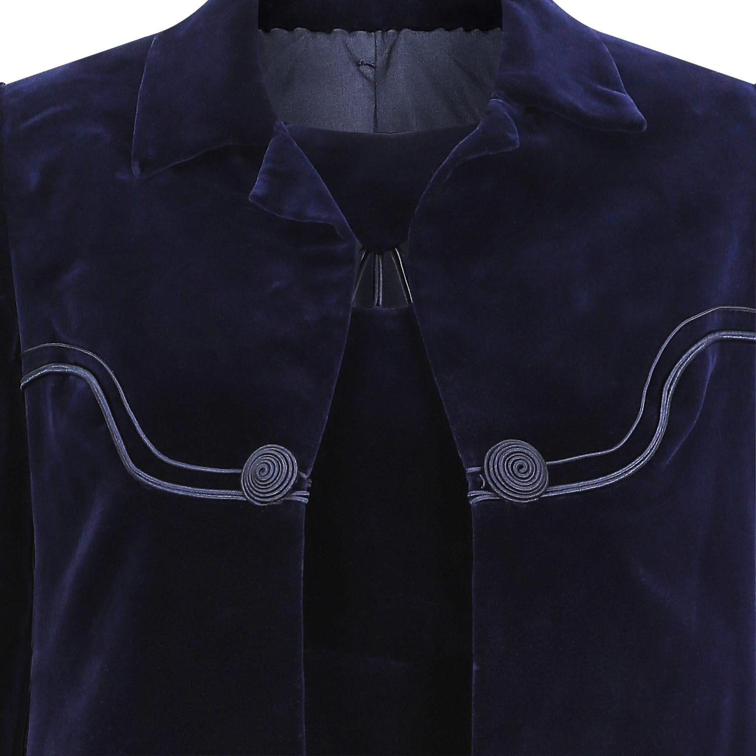 1960s Carven Haute Couture Costume habillé en velours Soutache marine en vente 1
