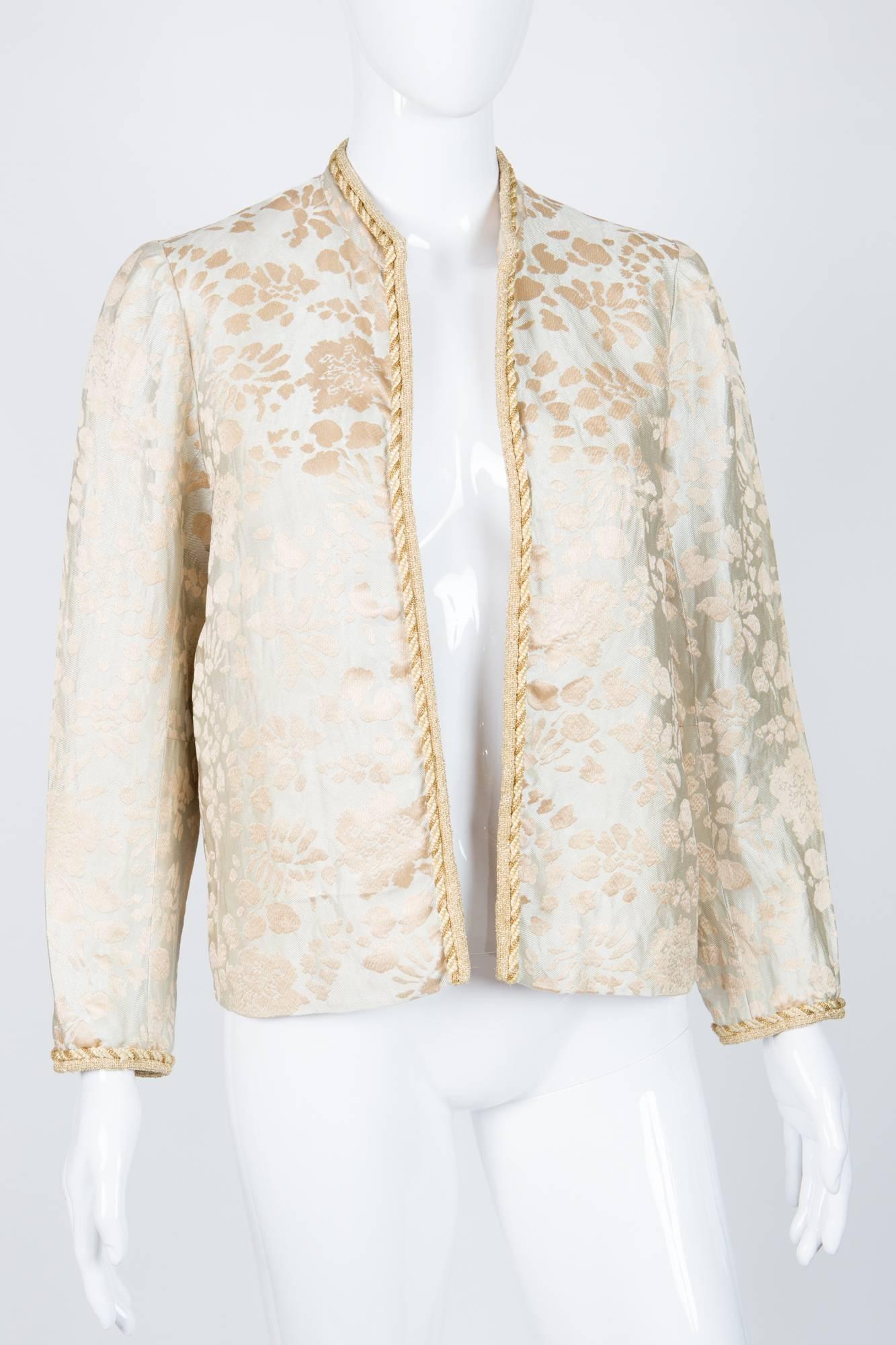 1960s Gold and ivory Carven evening jacket featuring a jacquard motive, ribbon with lurex finishing, a edge toed opening, a camel silk lining.
In good vintage condition. Made in France.
Estimated size 36fr/ US4/ UK8
We guarantee you will receive