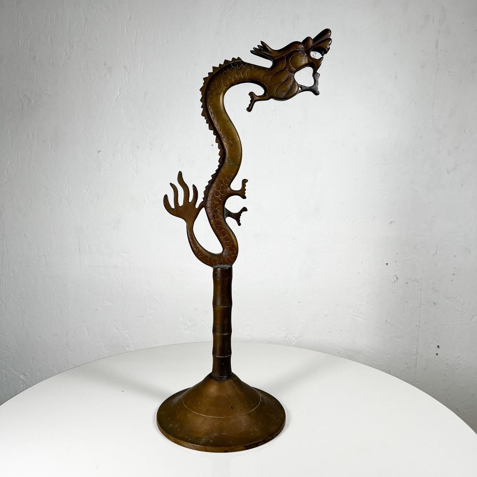 1960s bronze dragon standing sculpture table art
No markings from maker.
Measures: 18.25 tall x 6.25 diameter
Vintage patina present. Unrestored original vintage condition.
Refer to images provided.