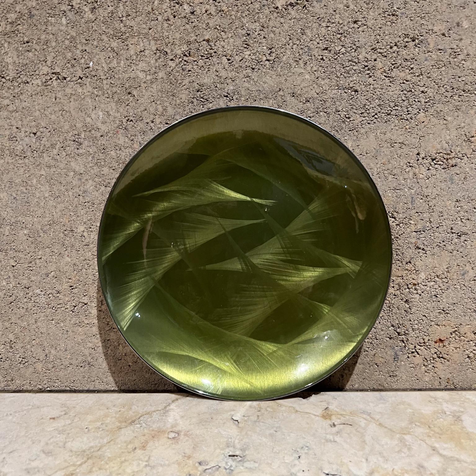Cathrineholm Green Plate Norway
Cathrineholm enamel steel plate designed by Grete Prytz Kittelsen
maker stamp
1 h x 8.25 diameter
Original unrestored vintage
See images provided
