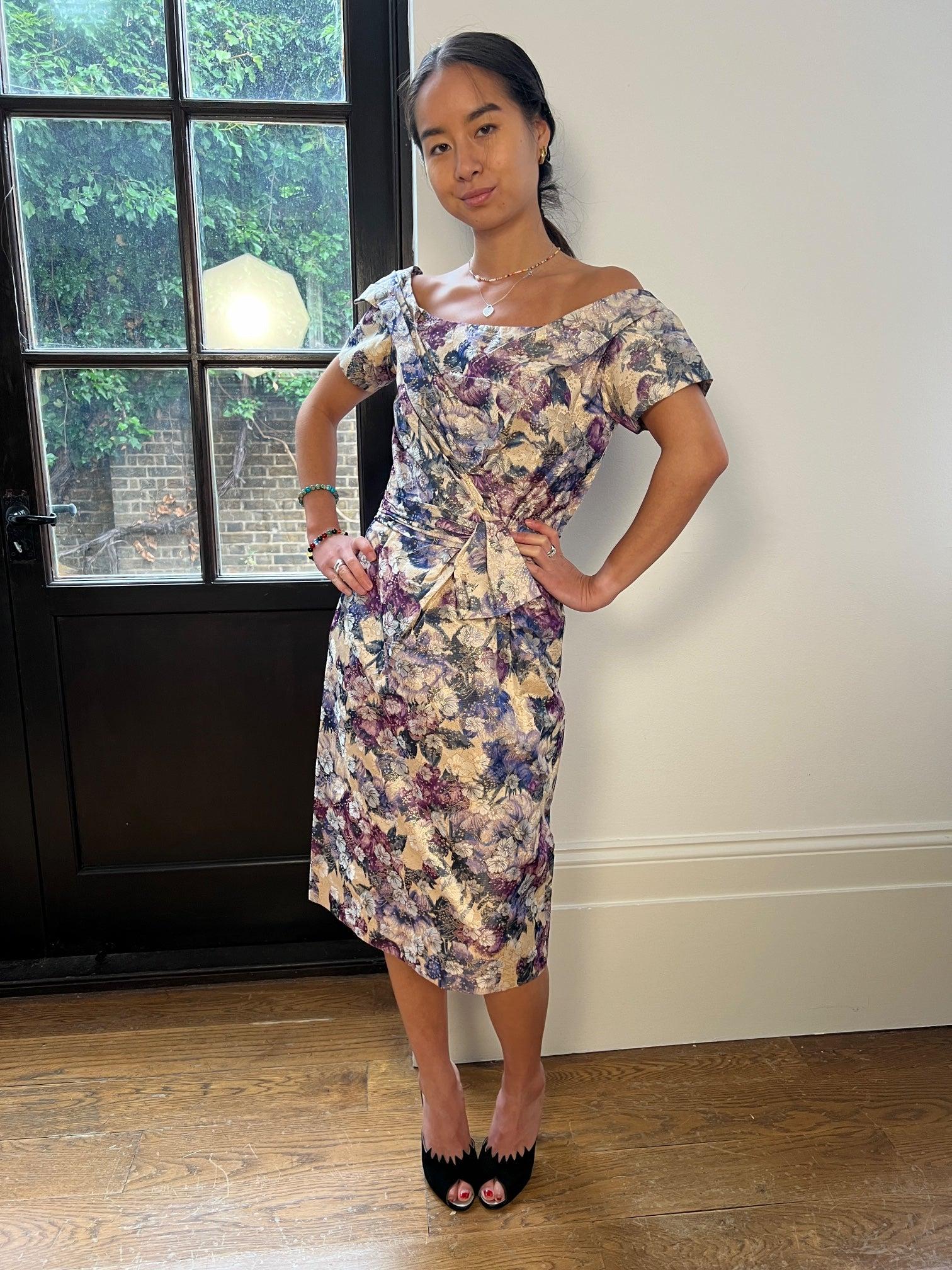 Vestido de seda floral lila y morado Ceil Chapman, años 60 en venta 1