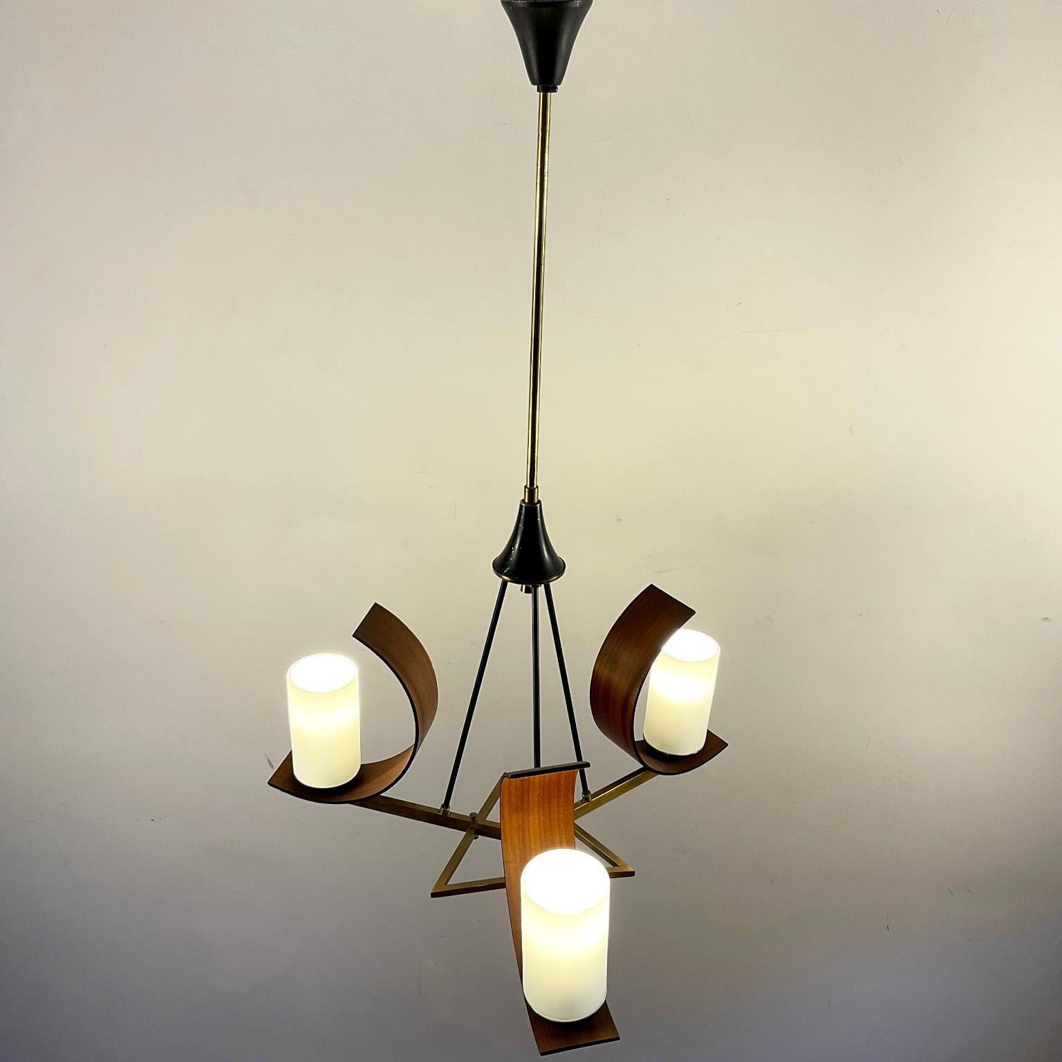 1960s Italian Ceiling Lamp Attributed to Stilnovo with 3 Opaline lampshades 4