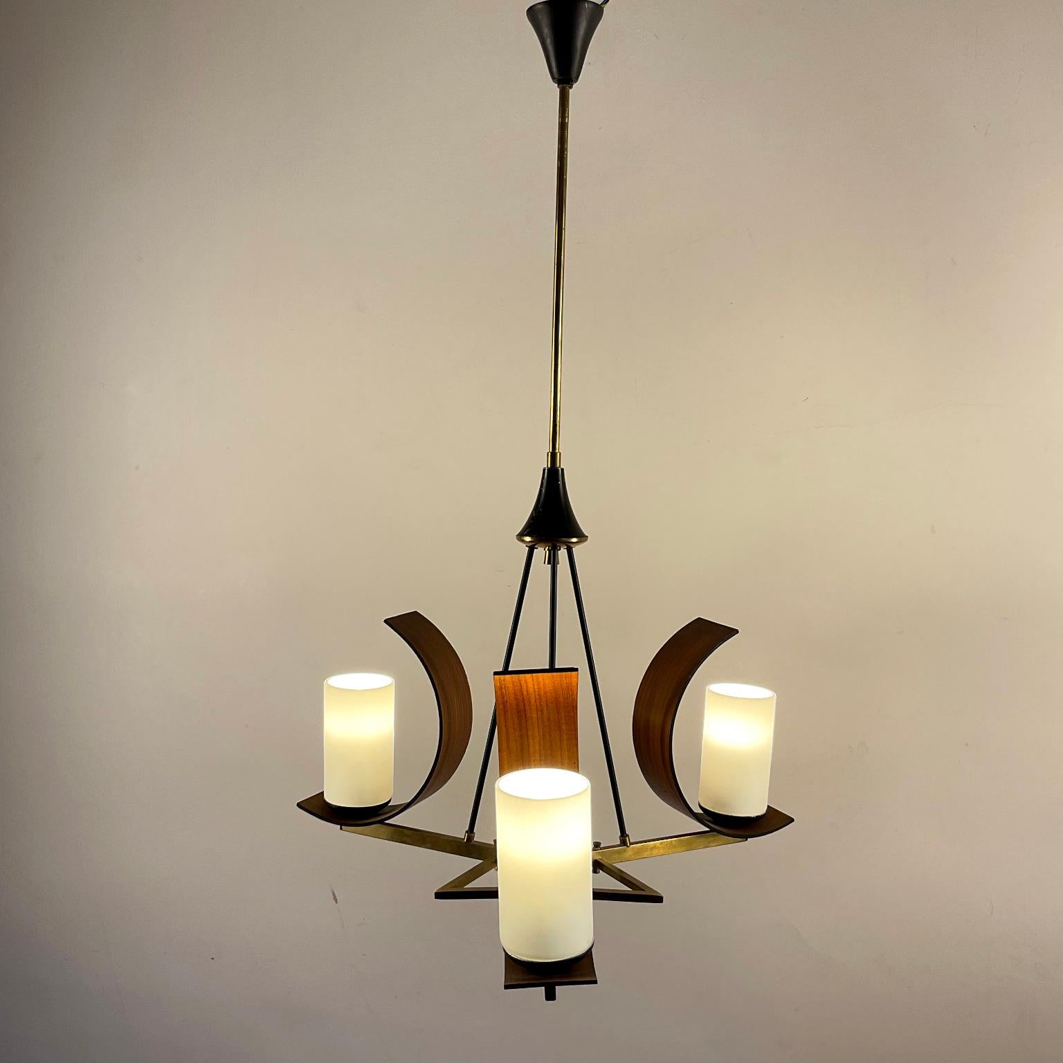 1960s Italian Ceiling Lamp Attributed to Stilnovo with 3 Opaline lampshades 5