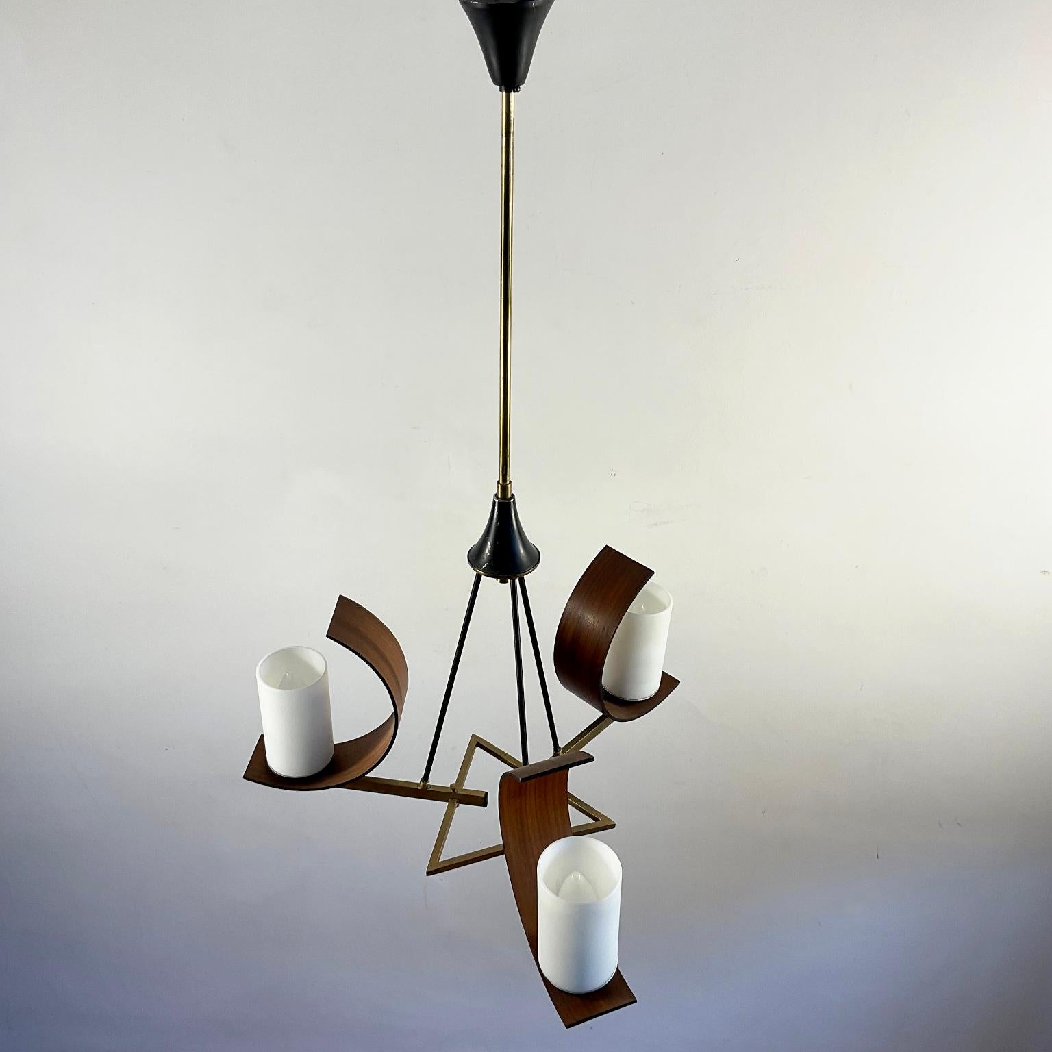 1960s Italian Ceiling Lamp Attributed to Stilnovo with 3 Opaline lampshades 6