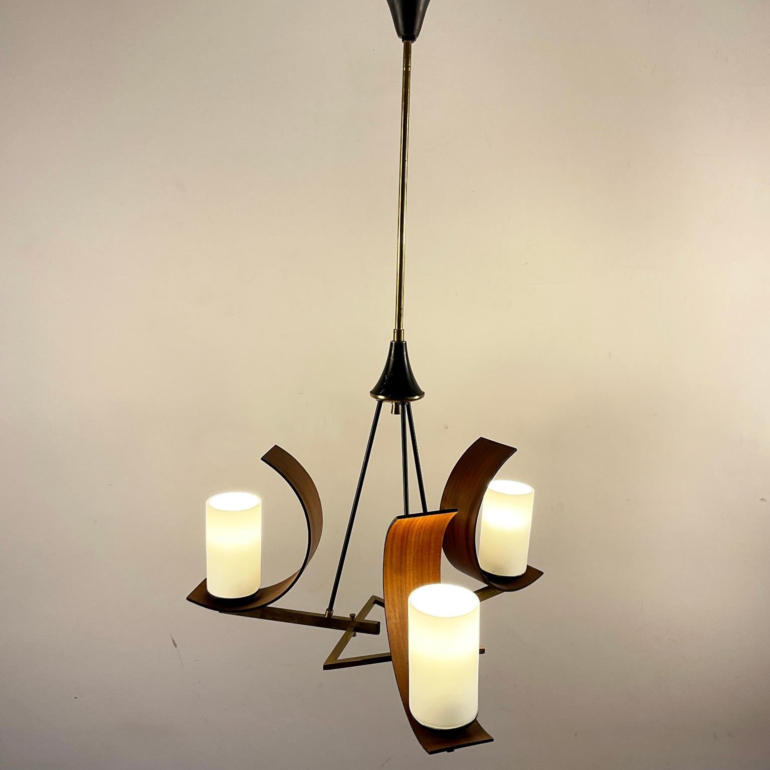 1960s Italian Ceiling Lamp Attributed to Stilnovo with 3 Opaline lampshades 2