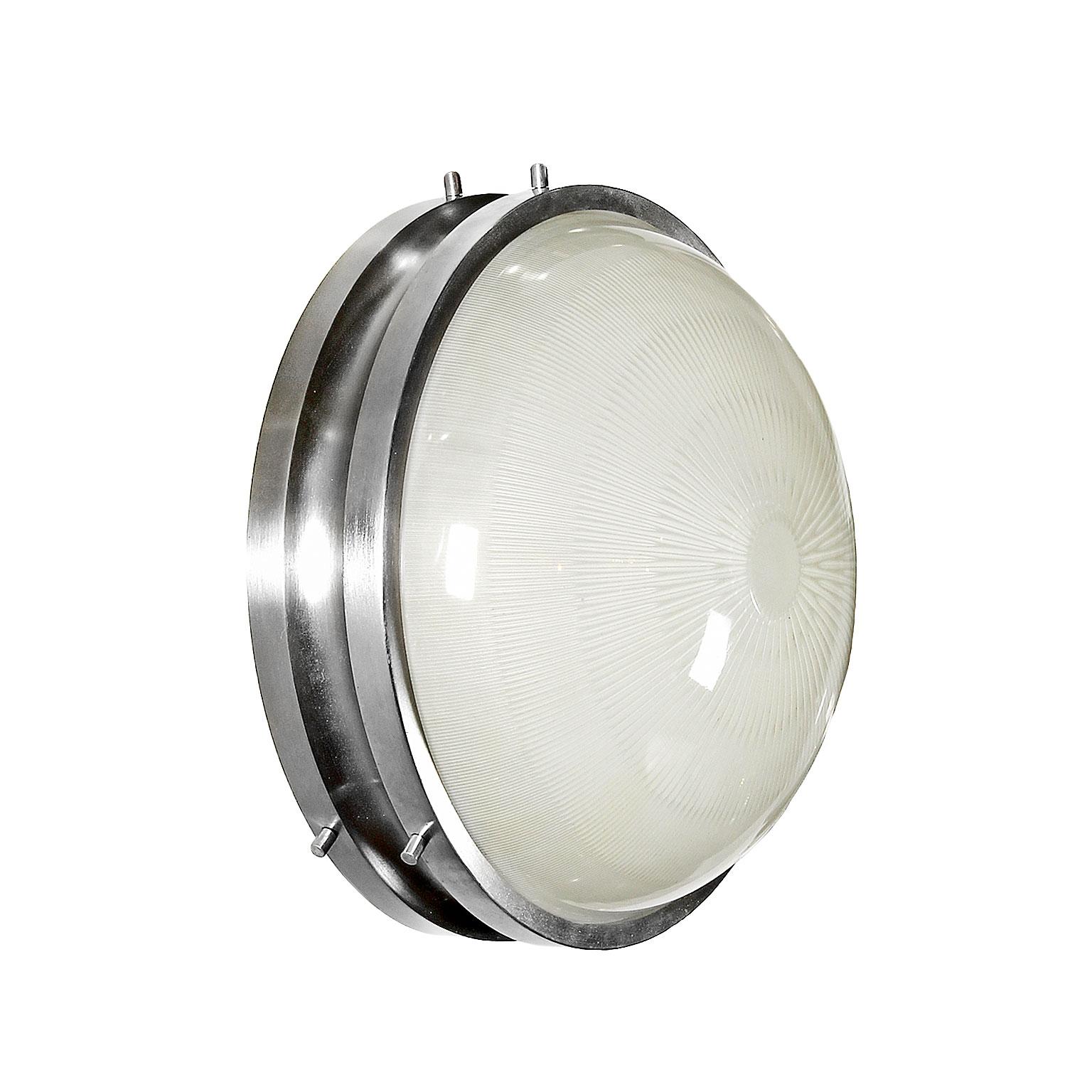 Ceiling or wall light 