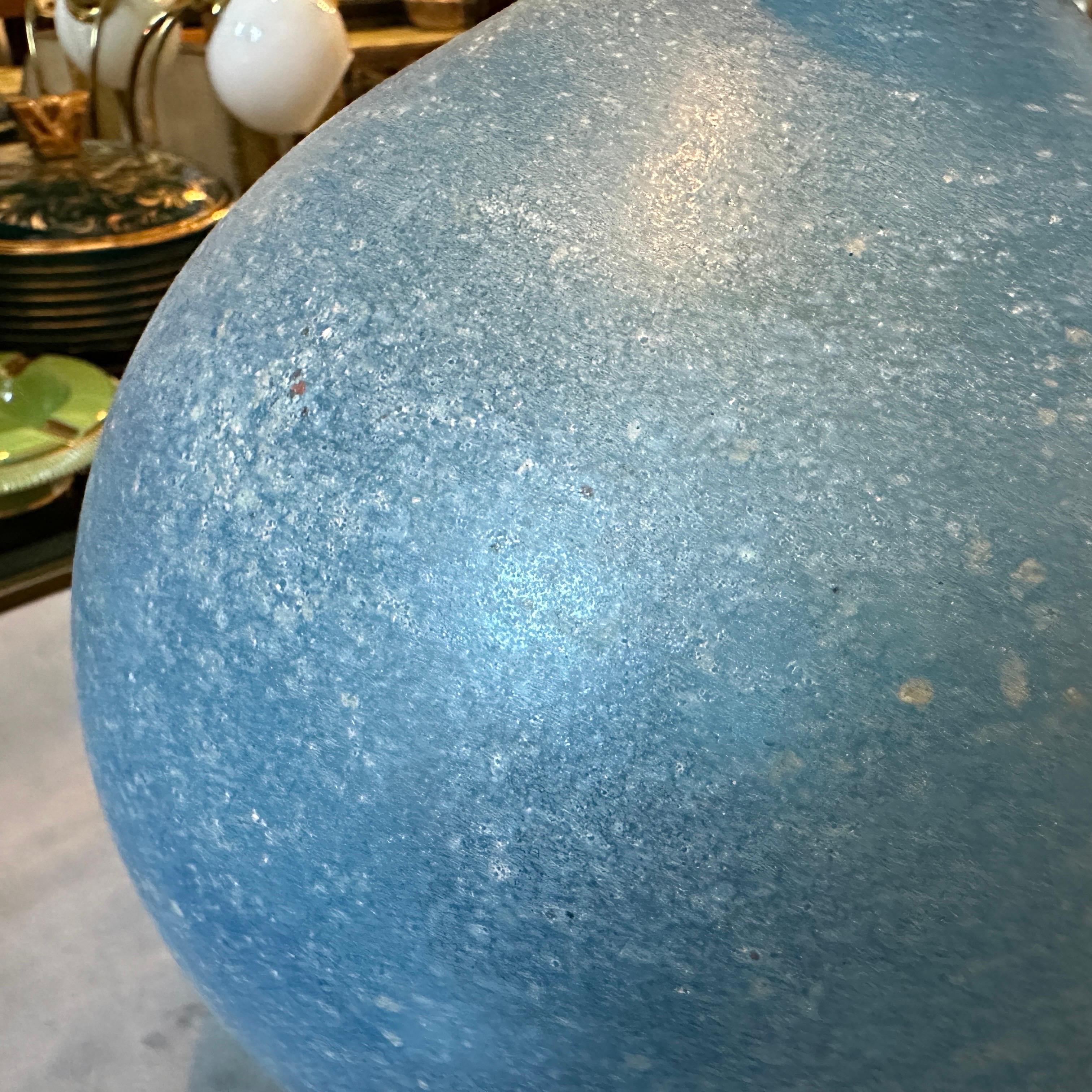 Vaso in vetro di Murano Cenedese Scavo attribuibile agli anni '60, di colore blu chiaro in vendita 1