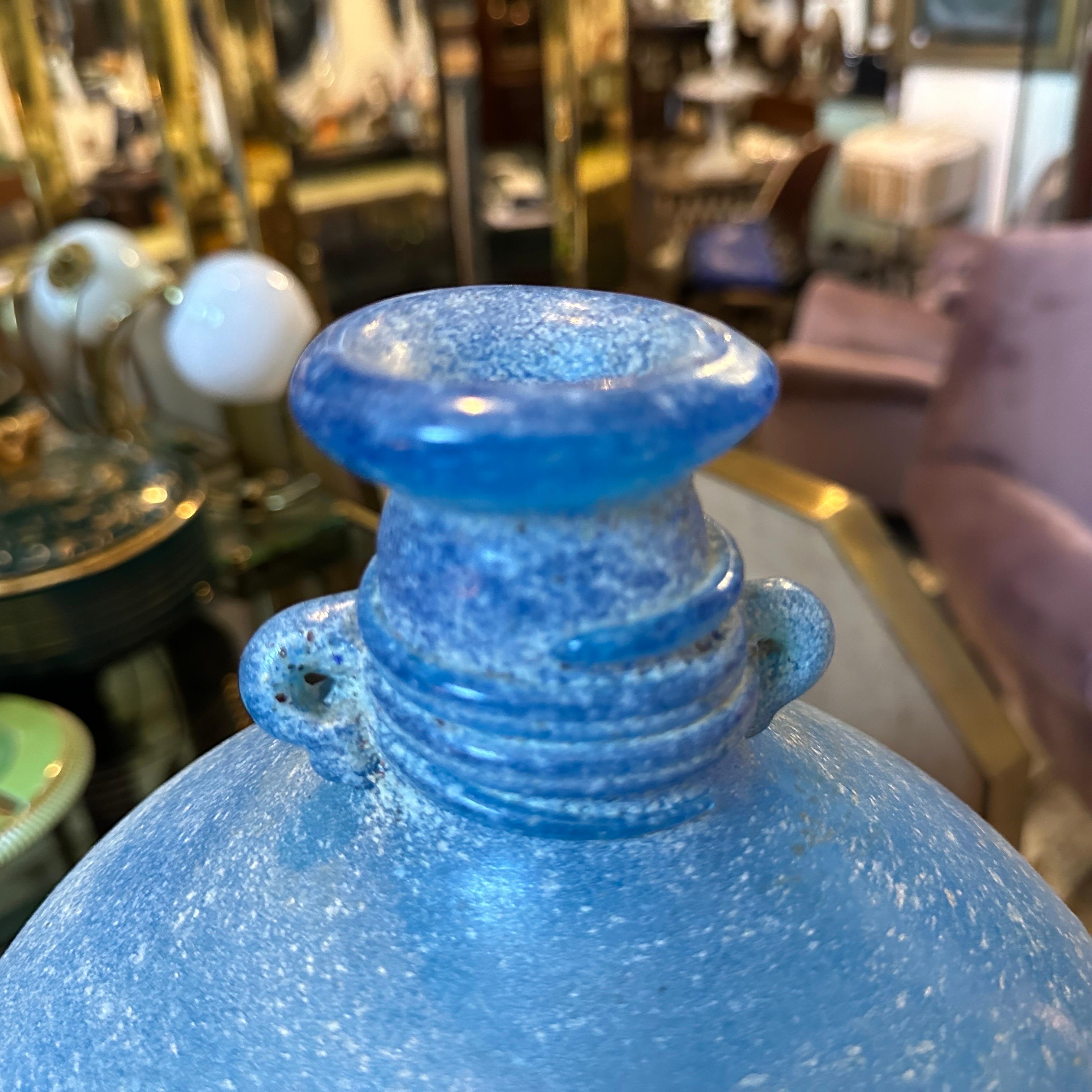 Vaso in vetro di Murano Cenedese Scavo attribuibile agli anni '60, di colore blu chiaro in vendita 2