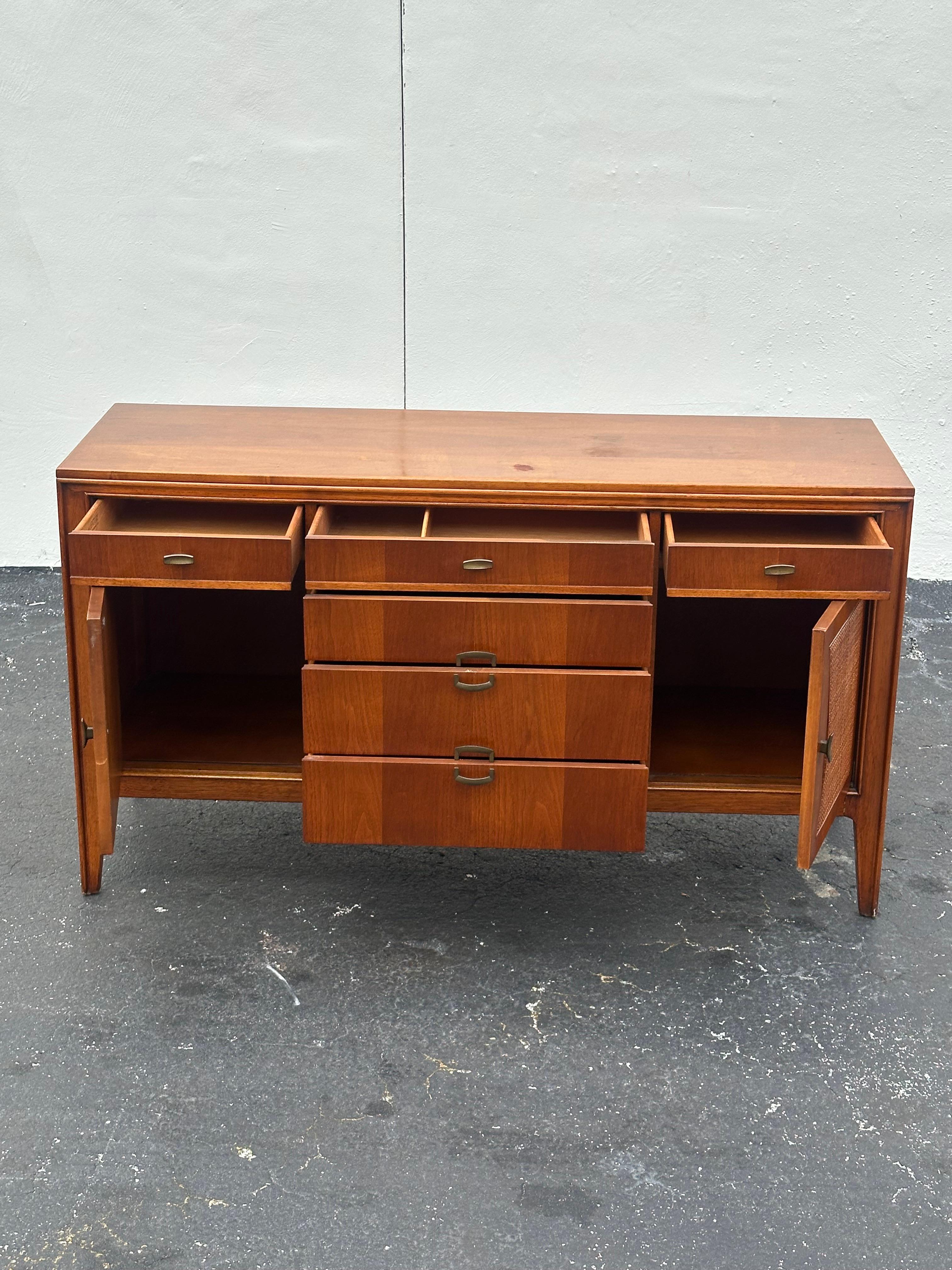 Bois Buffet à cannes en bois des années 1960 en vente