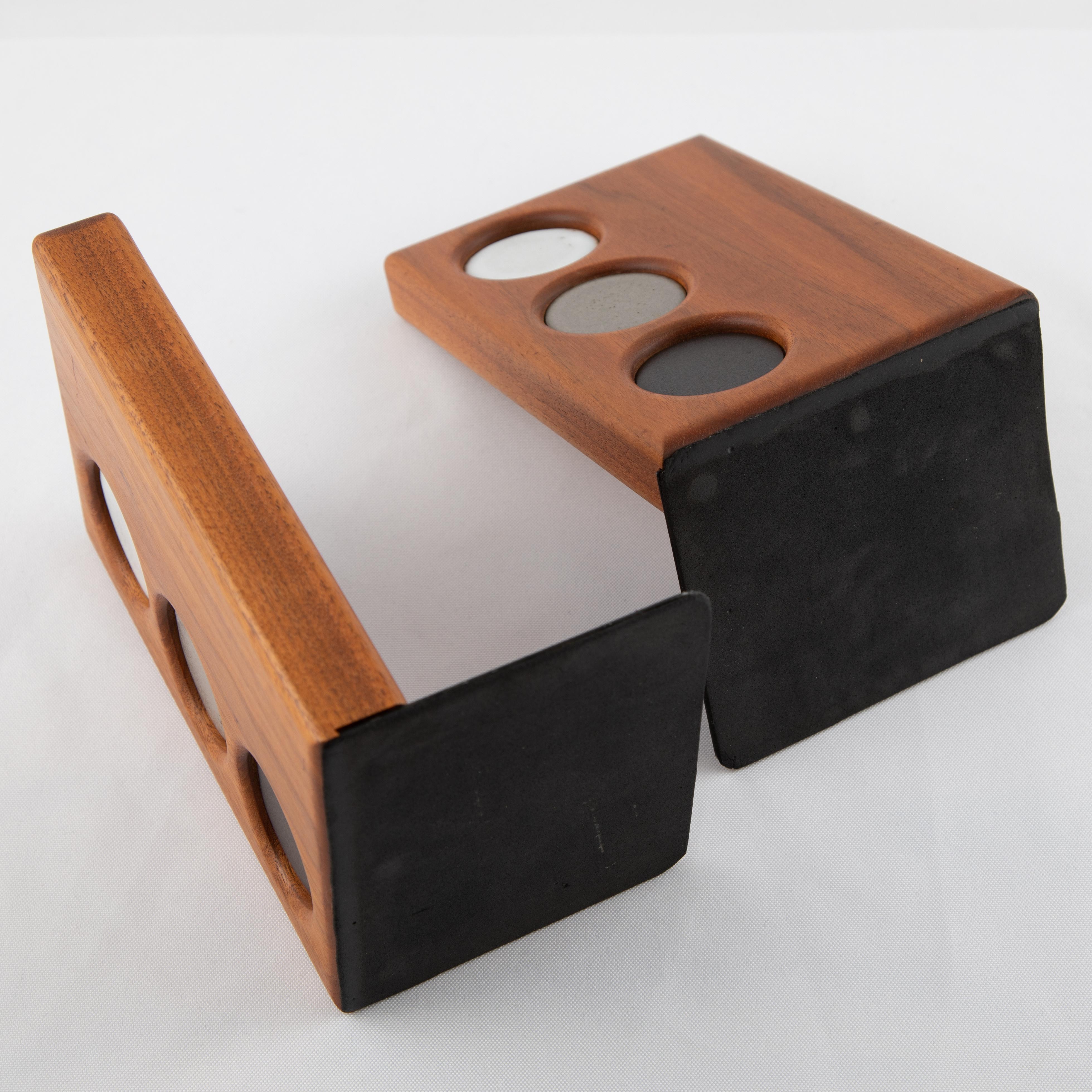 1960s Ceramic and Walnut Bookends by Gordon and Jane Martz for Marshall Studios In Good Condition For Sale In Brooklyn, NY