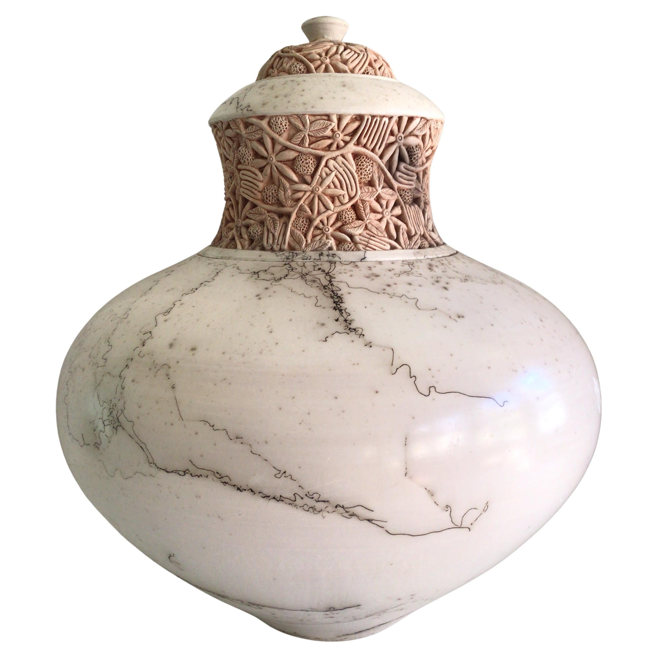 Vaso in ceramica intagliata del 1960 con coperchio